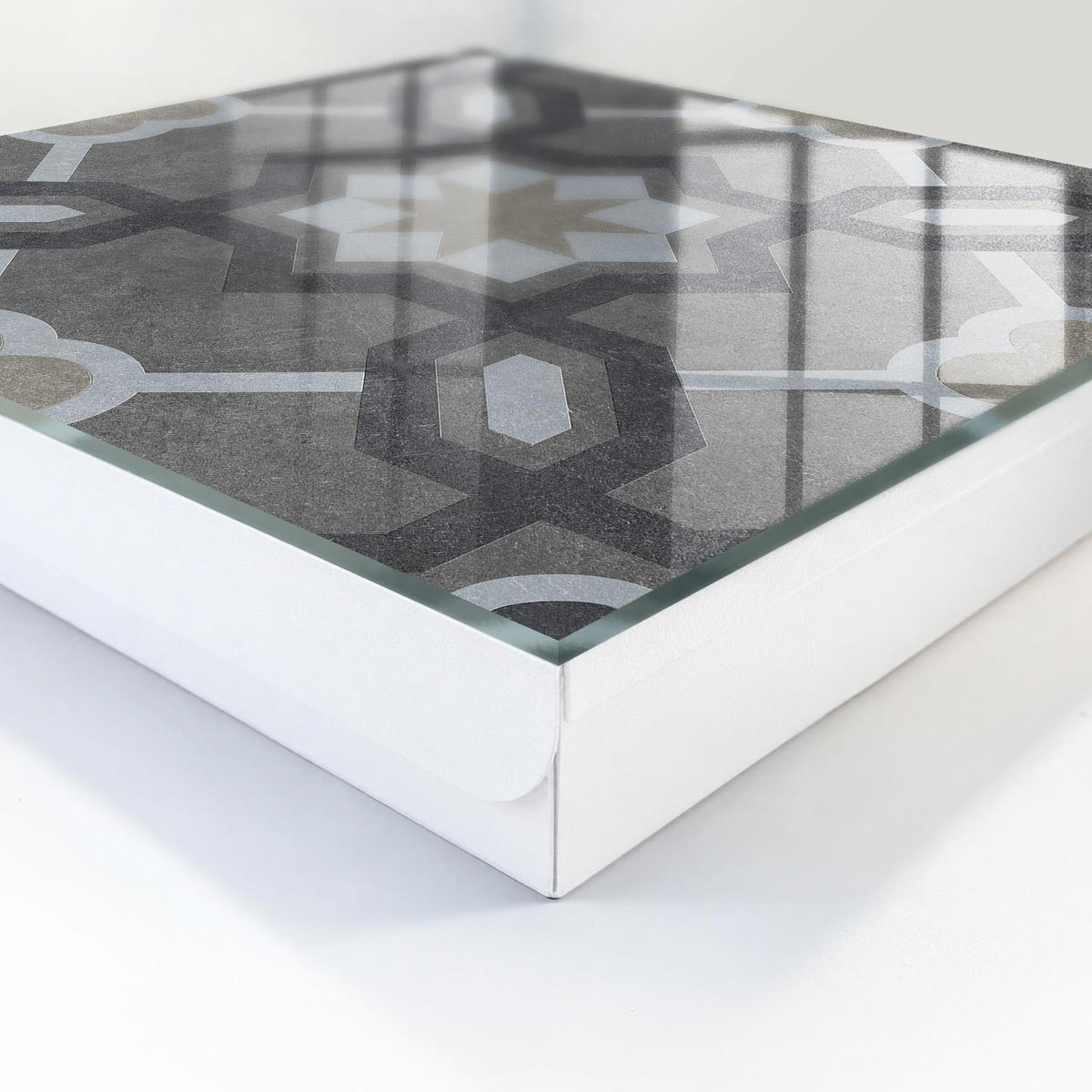 SCHLÜSSELBOX Weiß 30x30 cm – Türöffnung nach rechts - Geometrische Eleganz - Grau, Metall (30/30/5cm) - TULUP