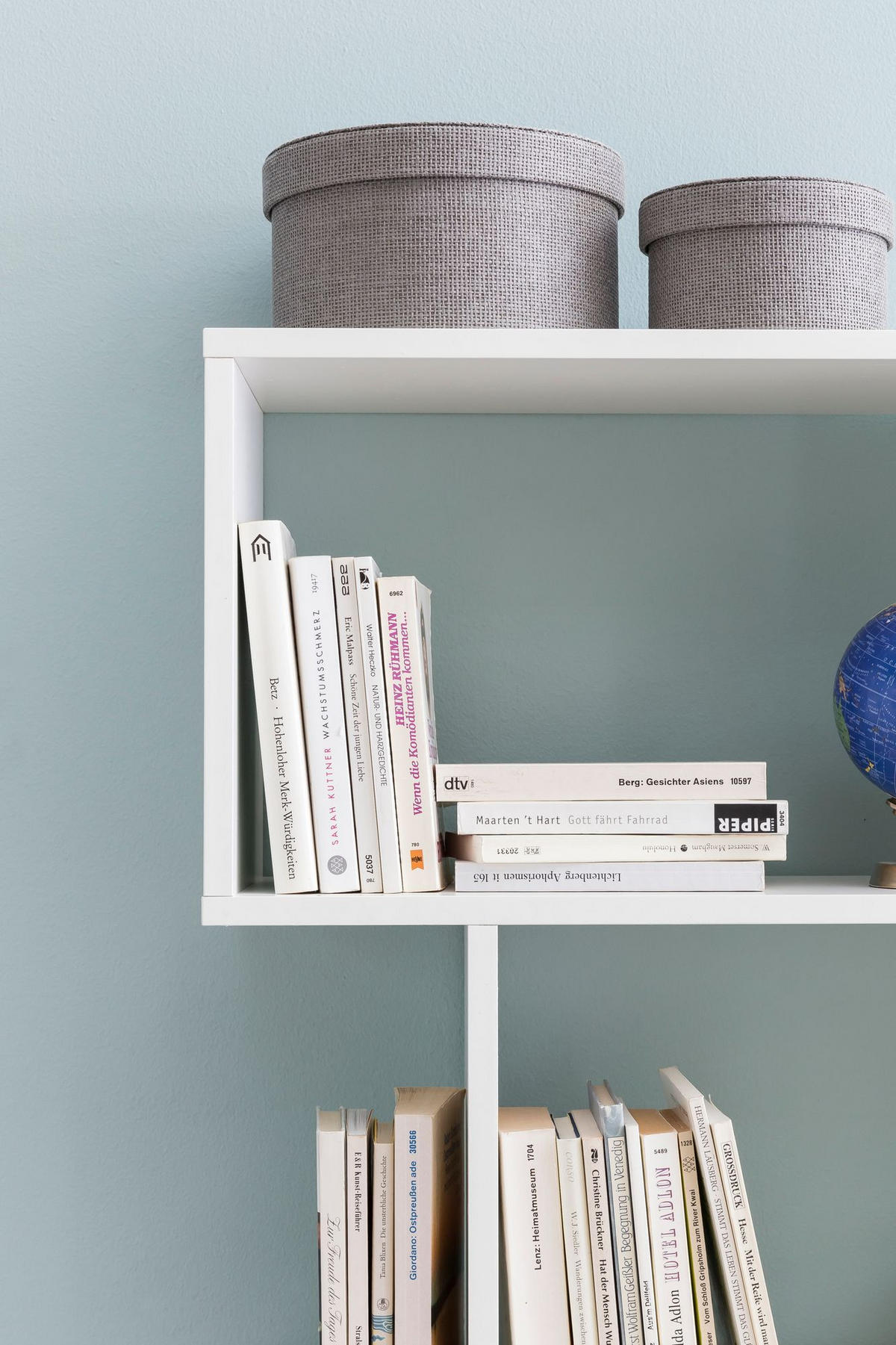 BÜCHERREGAL – Zickzack, Mattweiß, 6 Fächer, Anti-Rutsch-Noppen - Weiß, Holz (70/191/24cm) - KADIMA DESIGN