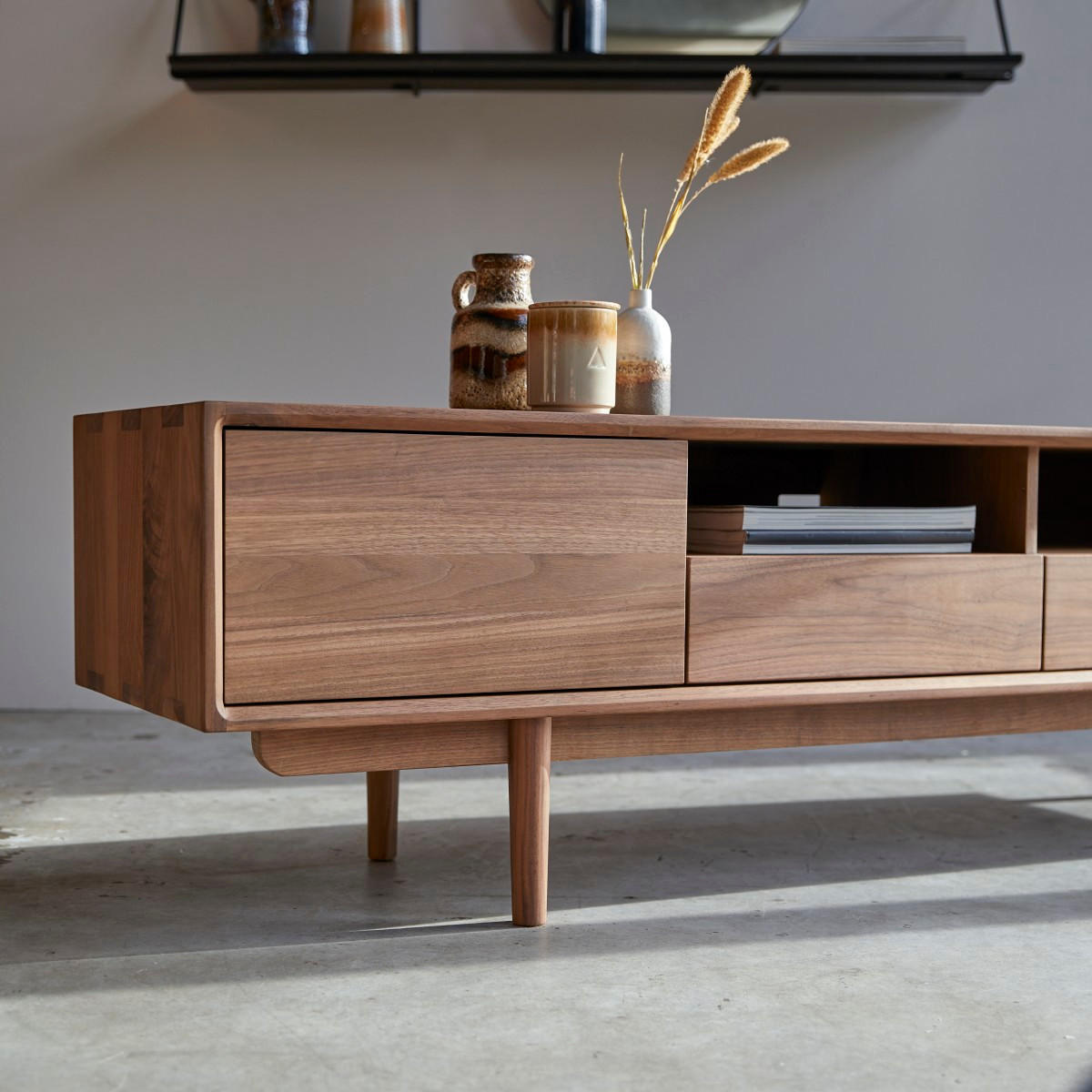 TV-SCHRANK Ellie Dunkelbraun aus Walnuss - Dunkelbraun, Holz (180/46/40cm) - Tikamoon