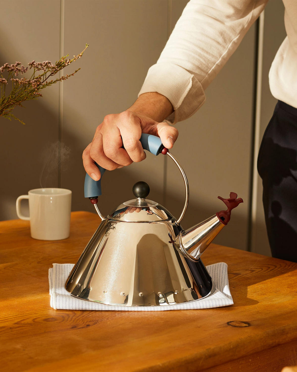 WASSERKESSEL Wasserkocher - 9093 - Blau - 2 Liter - von Micheal Graves - Blau, Metall (22cm) - Alessi