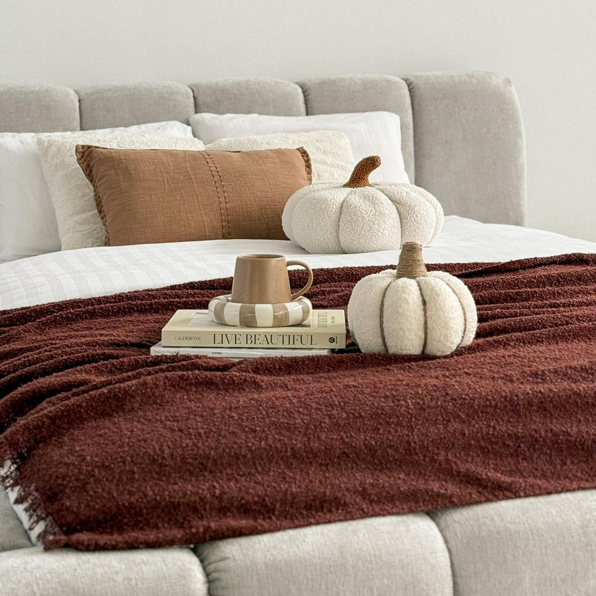 POLSTERBETT KALLA Medium 180x200 cm mit Bettkasten – PERFECT HARMONY 39 - Grün, Holz (180/200cm) - Dekori_Interiors