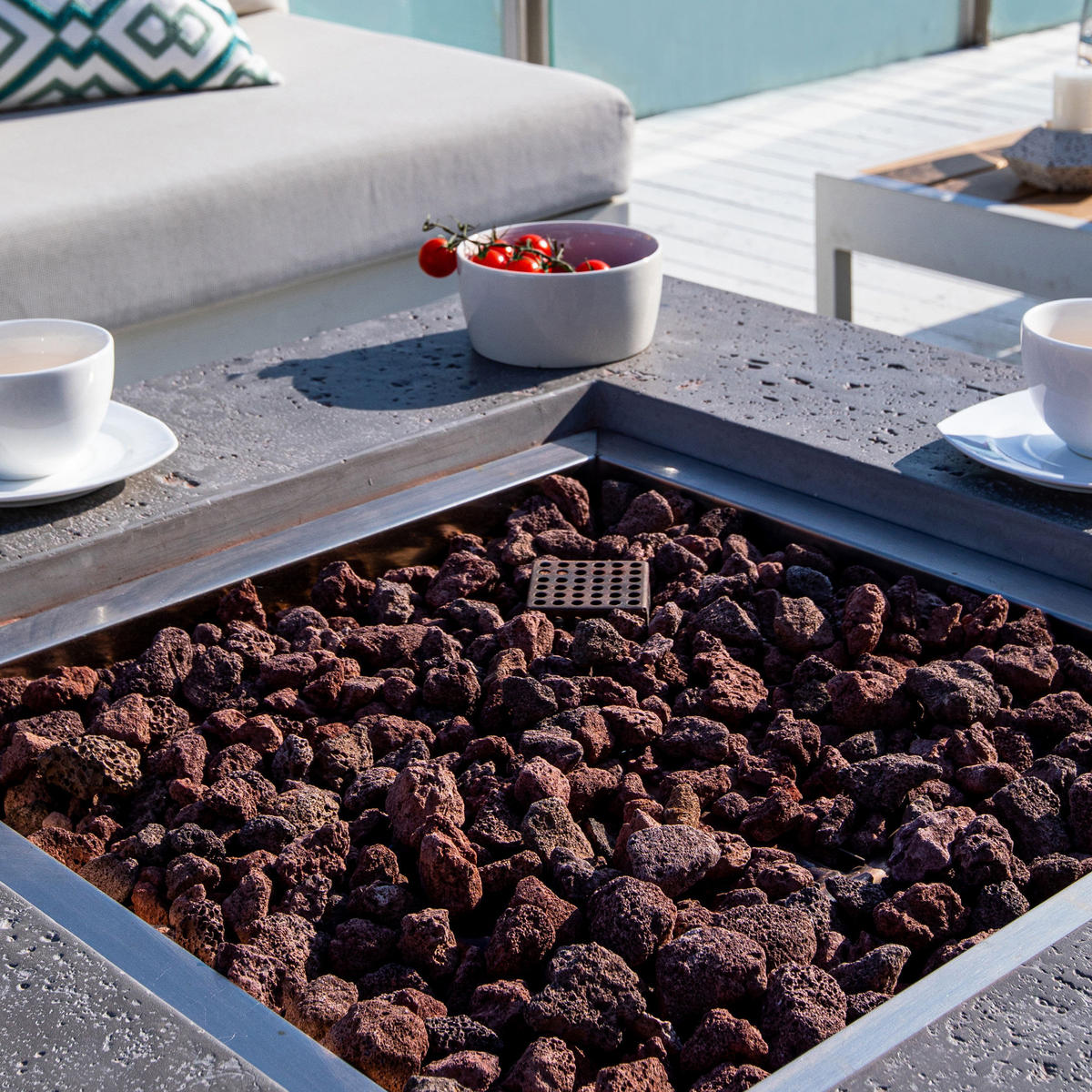 FEUERTISCH Manhattan Gasfeuerstelle aus GF-Beton 91/91/40 cm - Hellgrau, Naturmaterialien (91/40/91cm) - Elementi