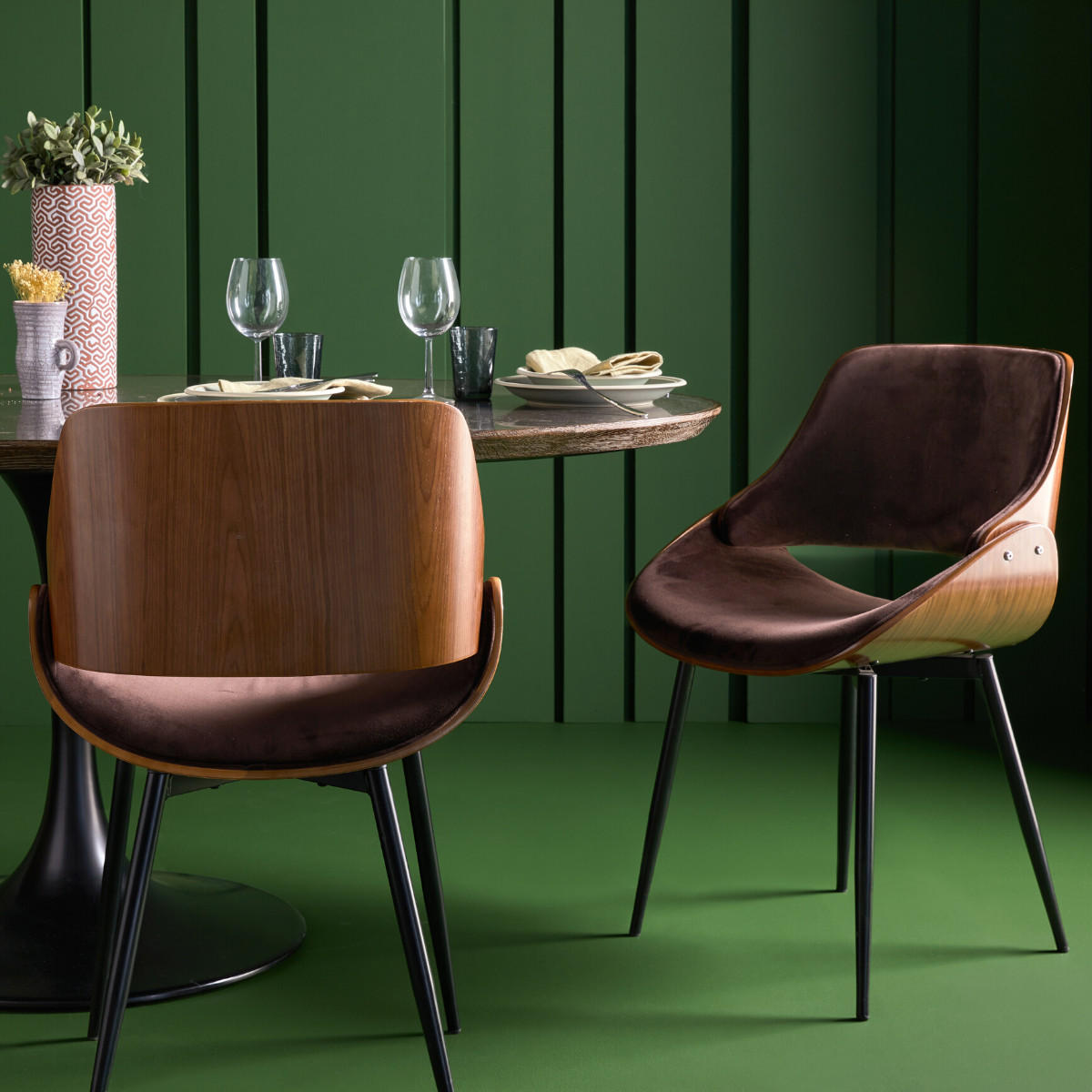 STUHL in Nussbaumoptik mit Sitzfläche aus Velours - Mannix - Braun, Holz (51/61/63cm) - Signature