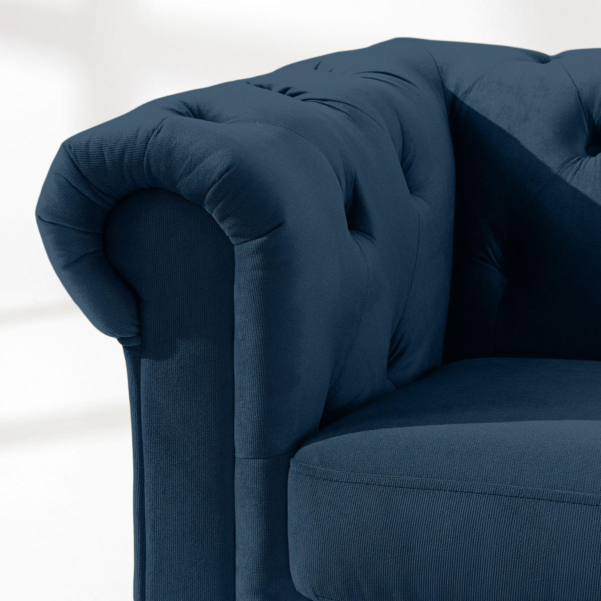 3-SITZER-SOFA GRAVO Chesterfield, Velours - Wengefarben/Dunkelblau, Leder/Holz (202/72/95cm) - KONSIMO®