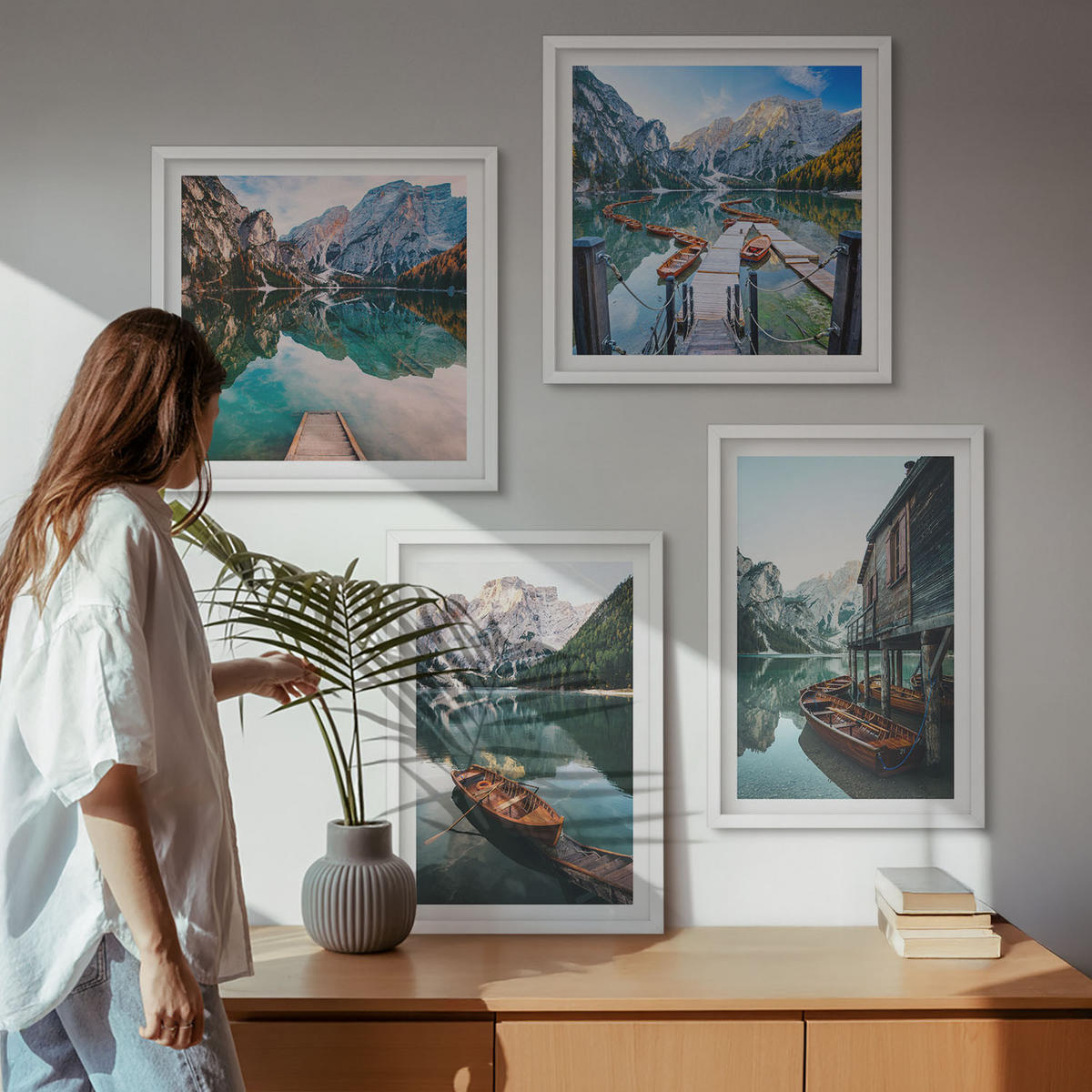 BILDER SET 4er Set - 50x50 cm & 40x60 cm Weißer Rahmen - See, Berge, Boote, Ferienhaus - Weiß, Kunststoff (50/50cm) - TULUP