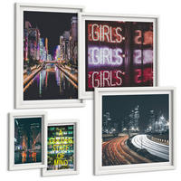 BILDER SET 5er Set - 50x50 cm & 20x30 cm & 40x60 cm Weißer Rahmen - Neonreklamen in der Stadt bei Nacht - Weiß, Kunststoff (40/60cm) - TULUP