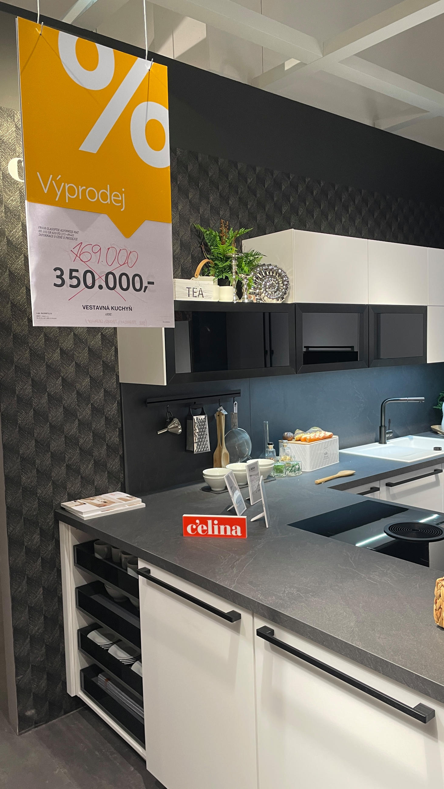 Vestavěná kuchyň - Celina