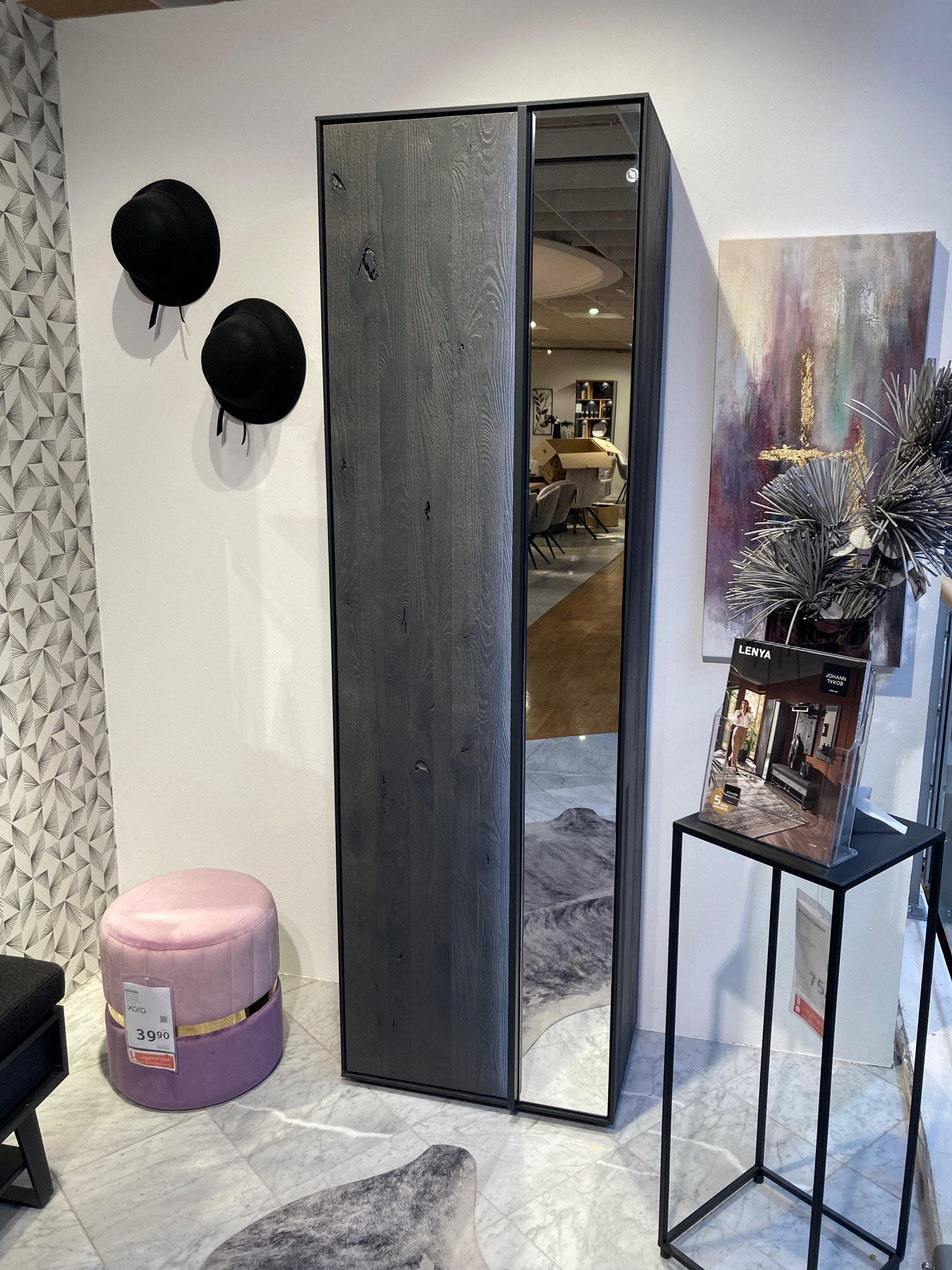 Vorzimmer Lenya - Johann Jakob