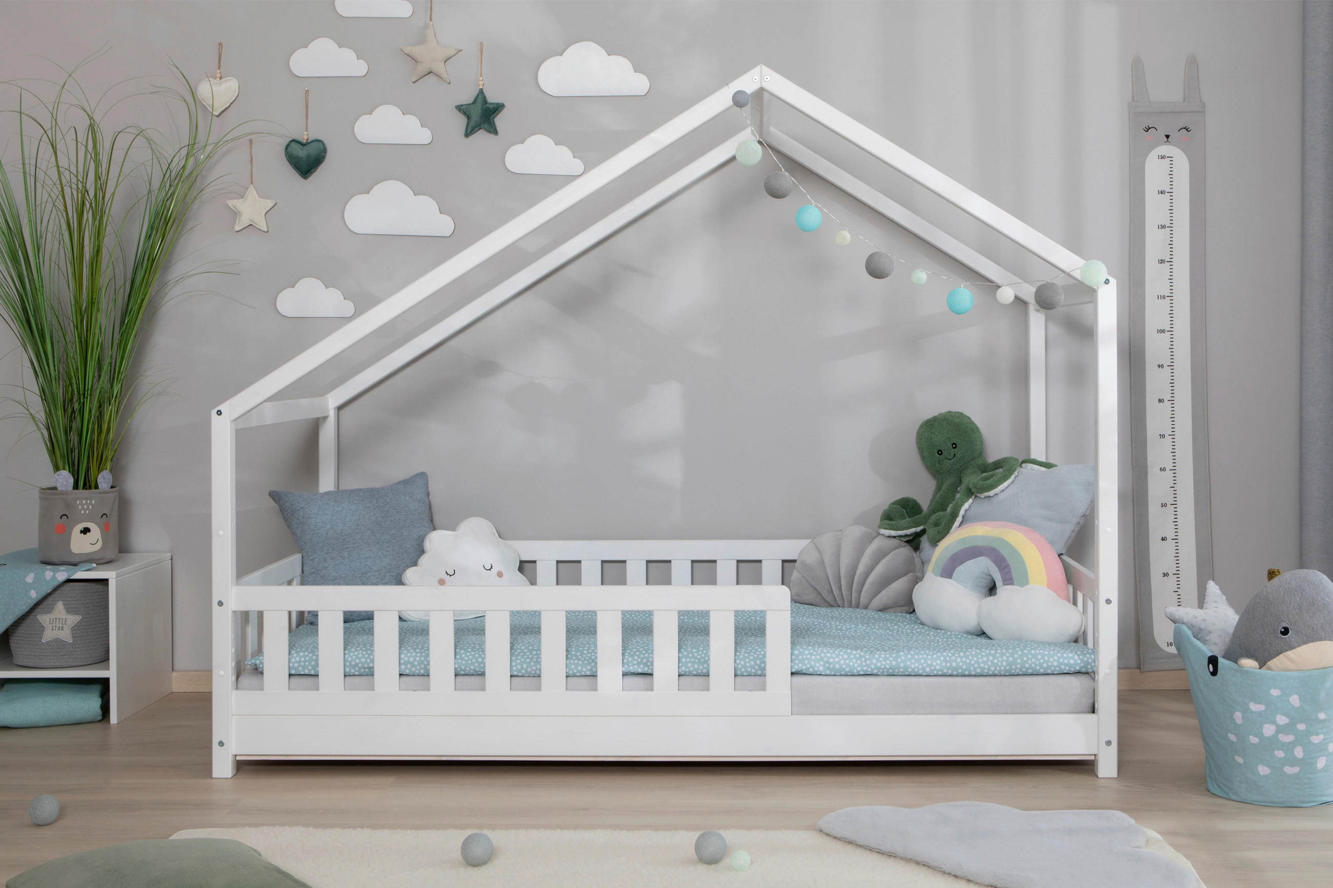 Hausbett mit asymmetrischem Dach