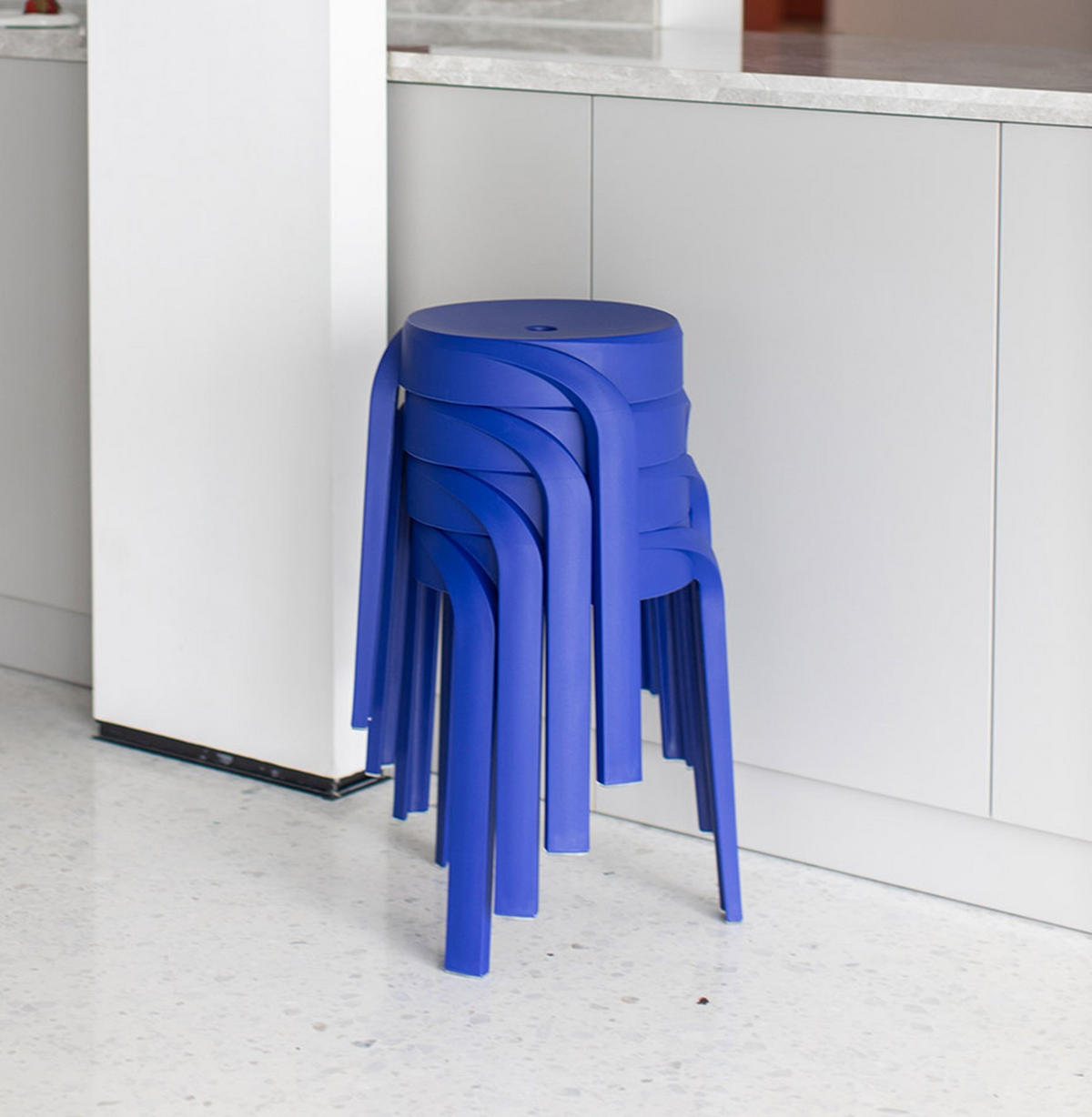 HOCKER POMPA blauer - Blau, Kunststoff (36/45/35cm) - Légia Home
