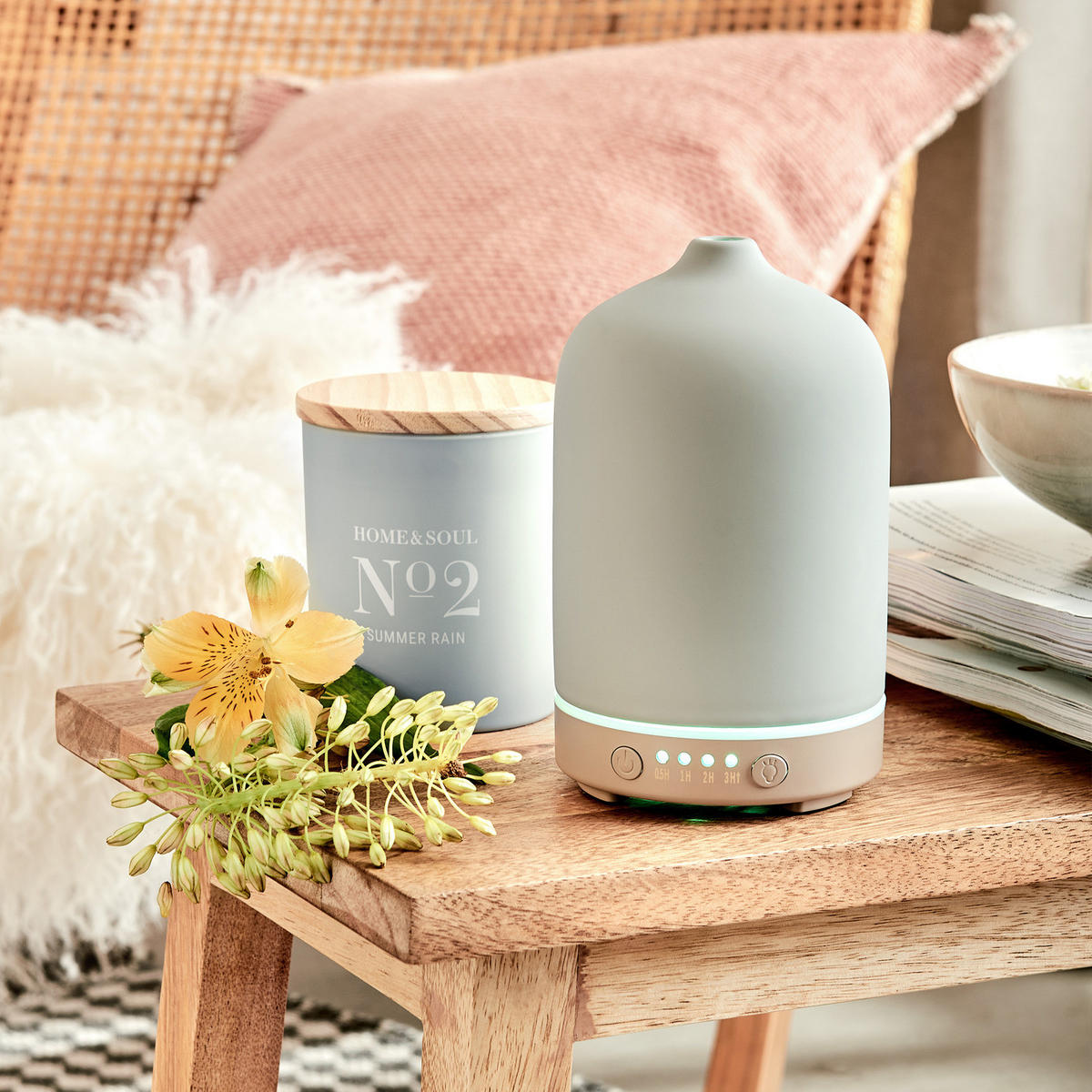 DUFTKERZE Home & Soul No. 2 Summer Rain - Hellblau, Holz/Paraffin (9cm) - Butlers