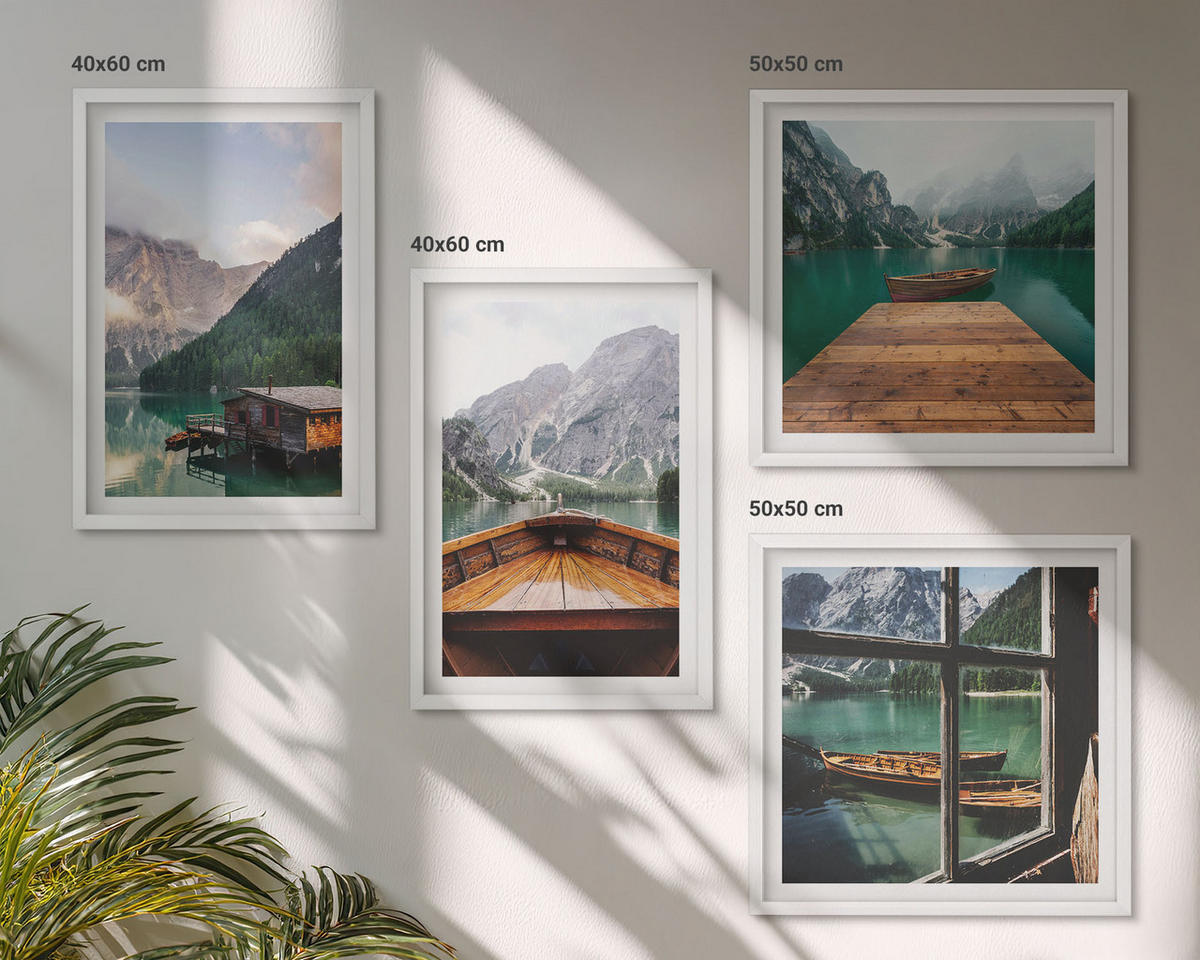 BILDER SET 4er Set - 50x50 cm & 40x60 cm Weißer Rahmen - Berglandschaften, Ferienhäuser, Boote - Weiß, Kunststoff (50/50cm) - TULUP