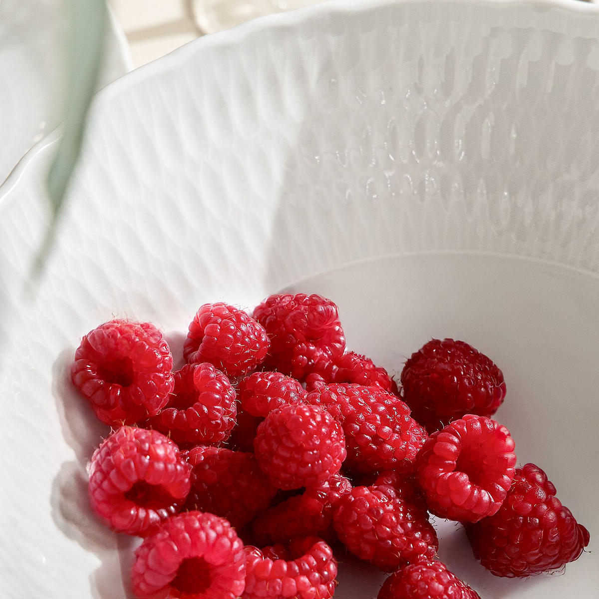 SALATSCHÜSSEL CMIELOW SOFIA aus Porzellan - Weiß, Keramik (17/17/7cm) - KONSIMO®