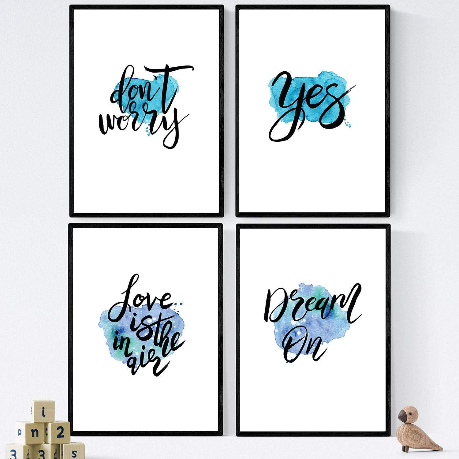 POSTER Set mit 4 glücklich und bunt Love Is In The Air A4 Rahmenlos - Klar, Papier (29.7/3cm) - Nacnic