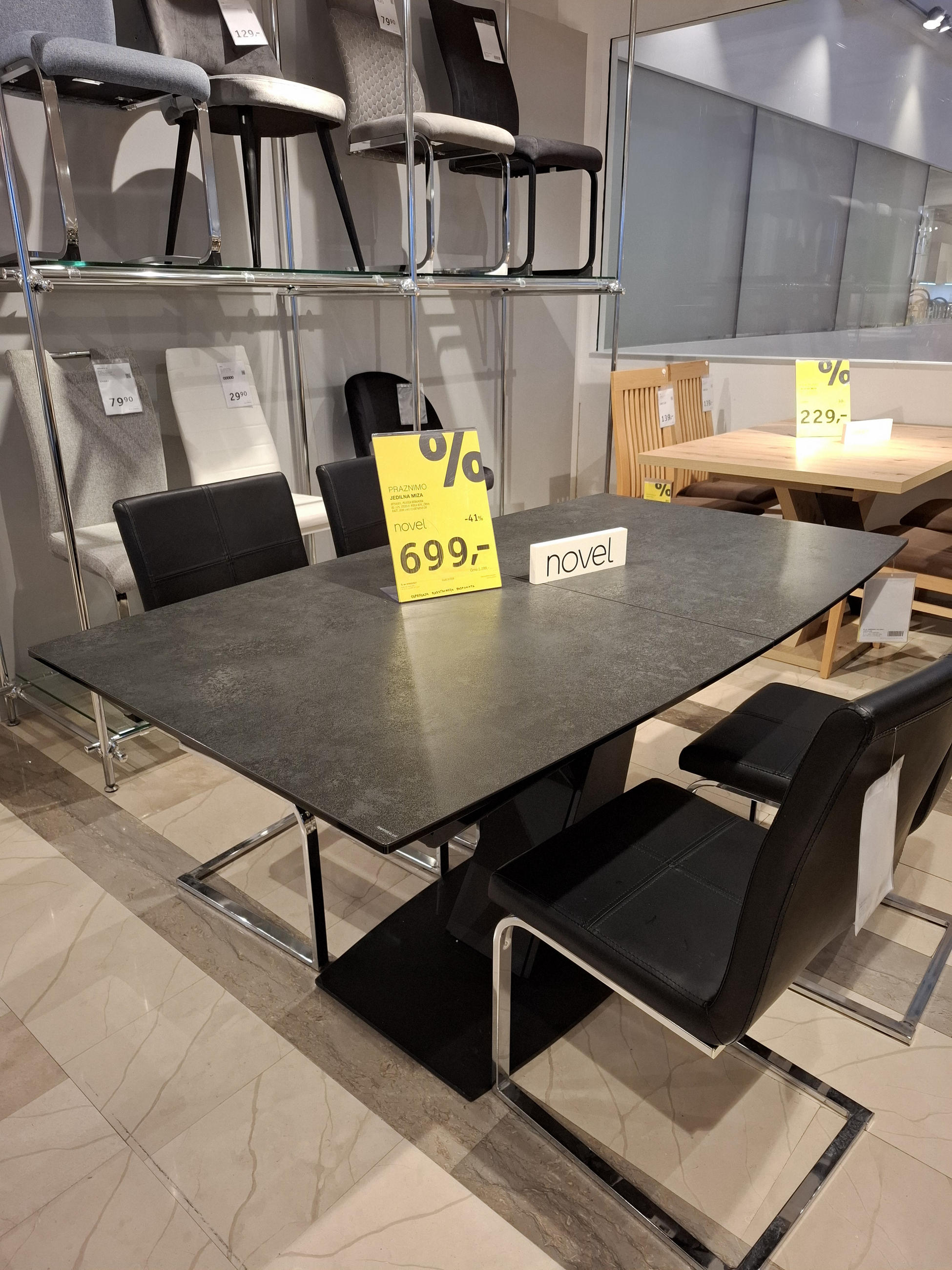 JEDILNA MIZA VANCOUVER - Novel