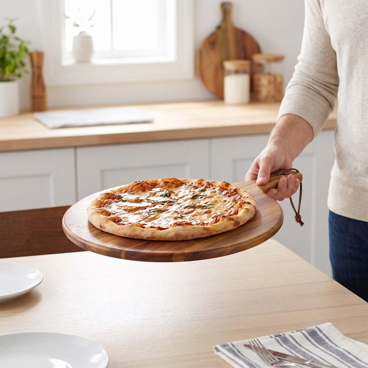 PIZZABRETT Natur Akazienholz mit Griff 28 cm - Hellbraun, Holz/Metall (28/37.5cm) - Relaxdays