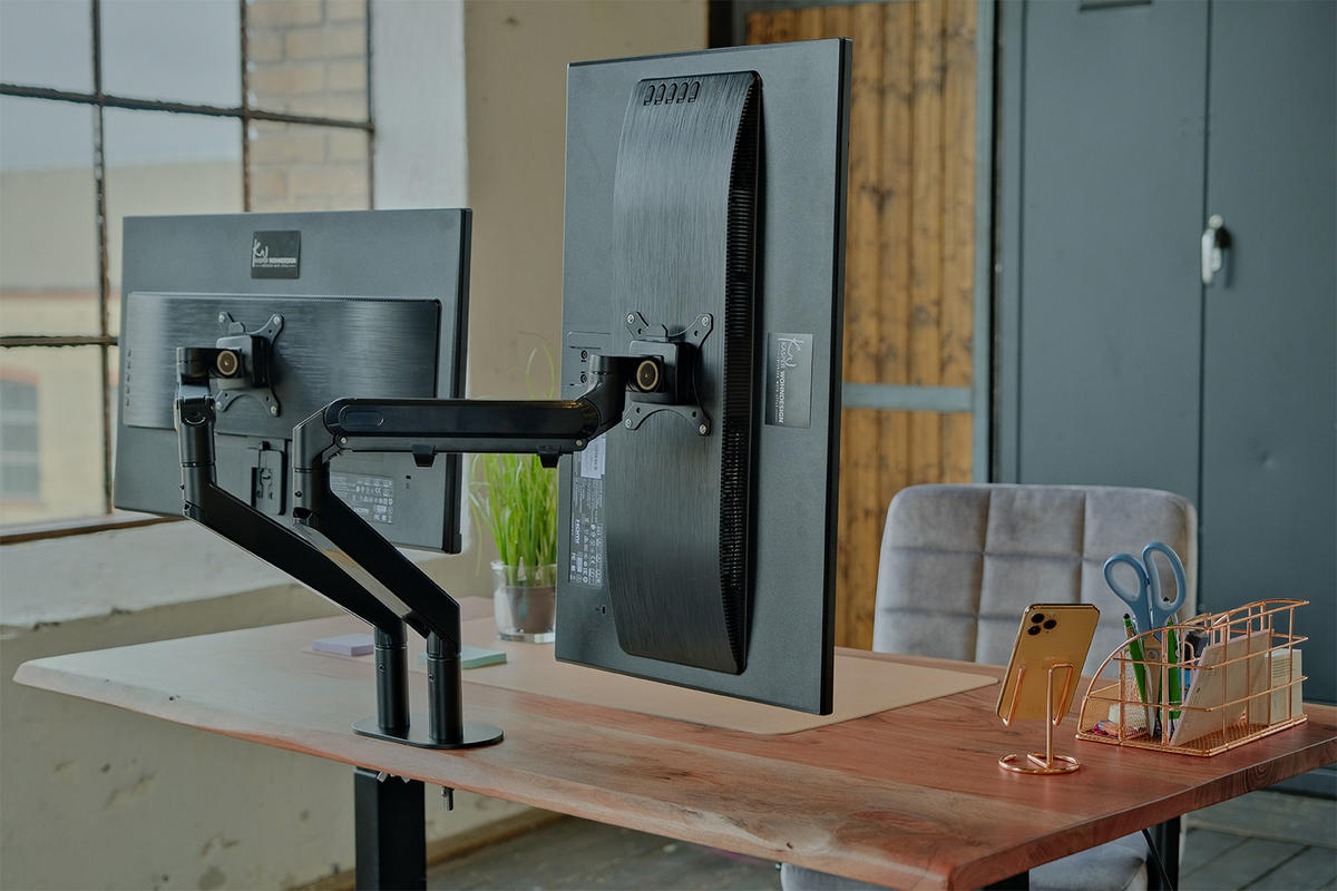 SCHREIBTISCH MIT MONITORHALTERUNG LORA elektrisch höhenverstellbar Nussbaum Dekor Akazie - Nussbaumfarben/Schwarz, Holz (180/90/72cm) - KAWOLA