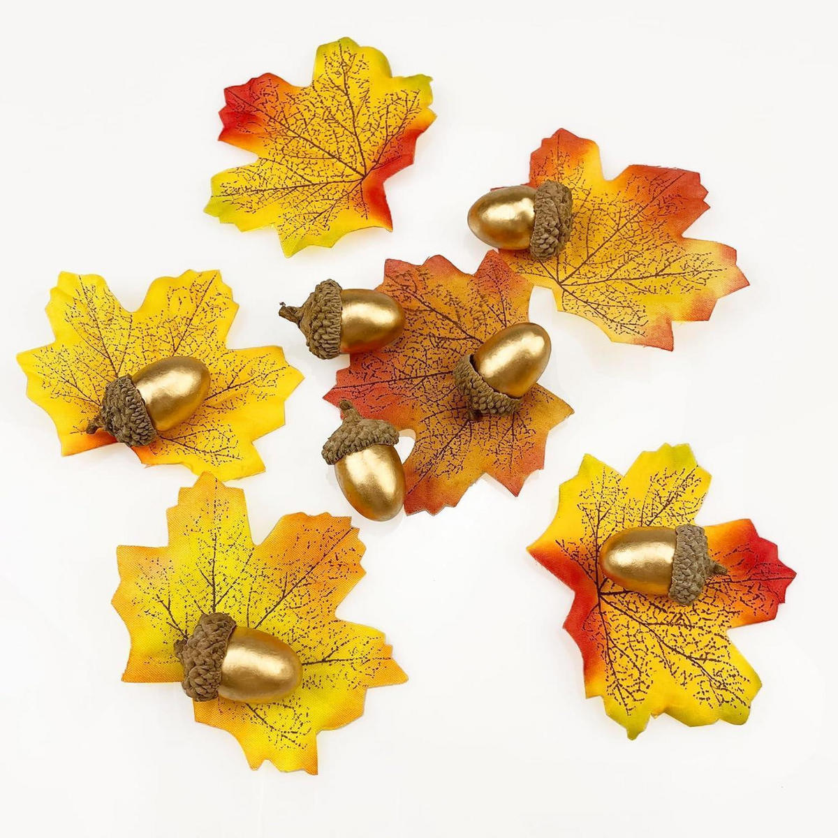 KÜNSTLICHE Eicheln 50 Stück Goldene Eichel mit natürlicher Kappe - Goldfarben, Kunststoff (3.3cm)