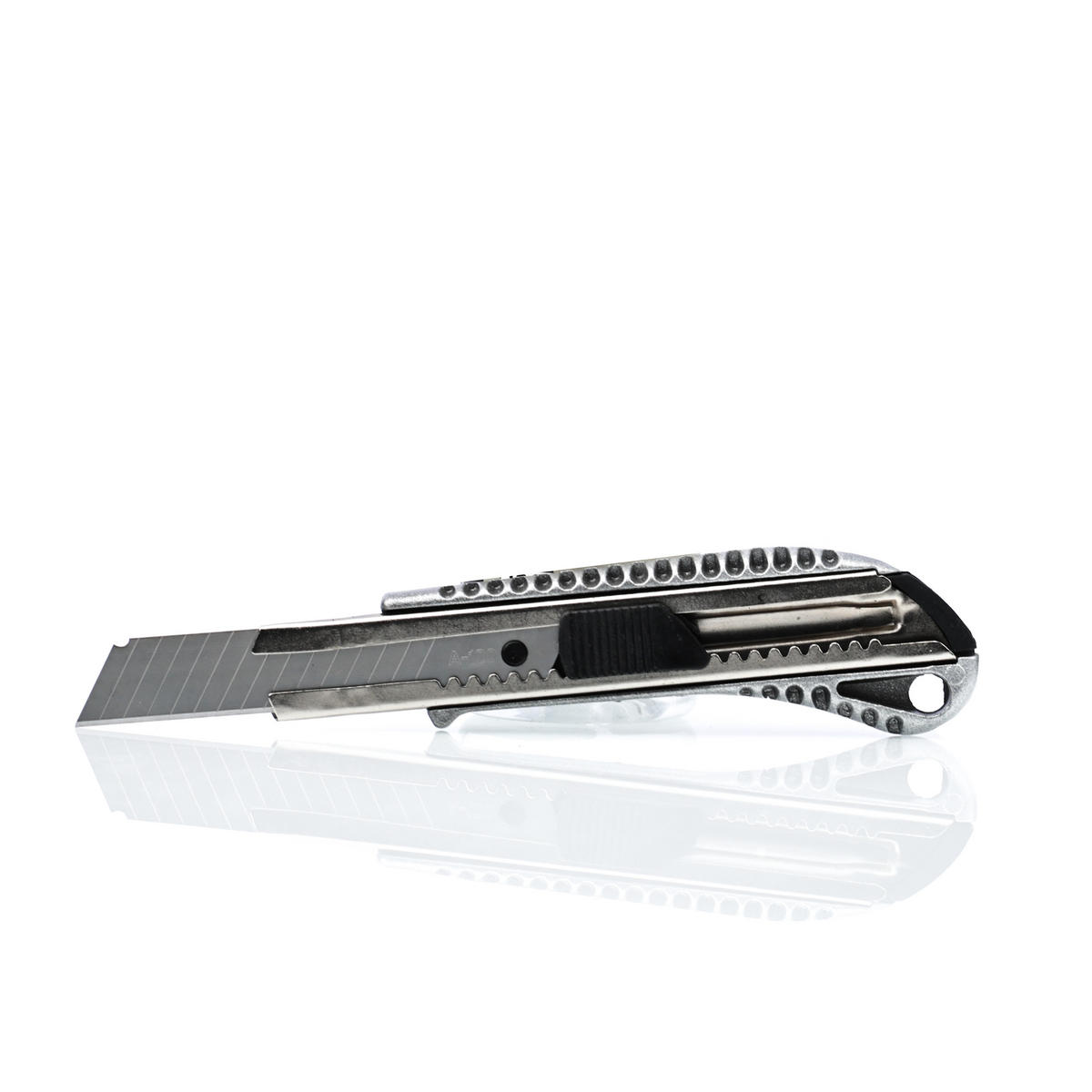 TAPETENMESSER Universal - Abbrechklinge 18 mm, Aluminiumgehäuse, Länge 155 mm, Stahlklinge - Multicolor, Kunststoff/Metall