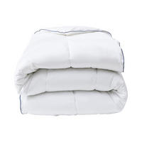 WÄRMEREGULIERENDE Anti-Milben-Bettdecke - 240 x 260 cm - Satinbezug 120 Fäden/cm² - Füllung 300 gr/m² - Weiß mit blauer Ziernaht - PRESTIGIA von - Weiß, Textil (260/240cm) - Vente-Unique