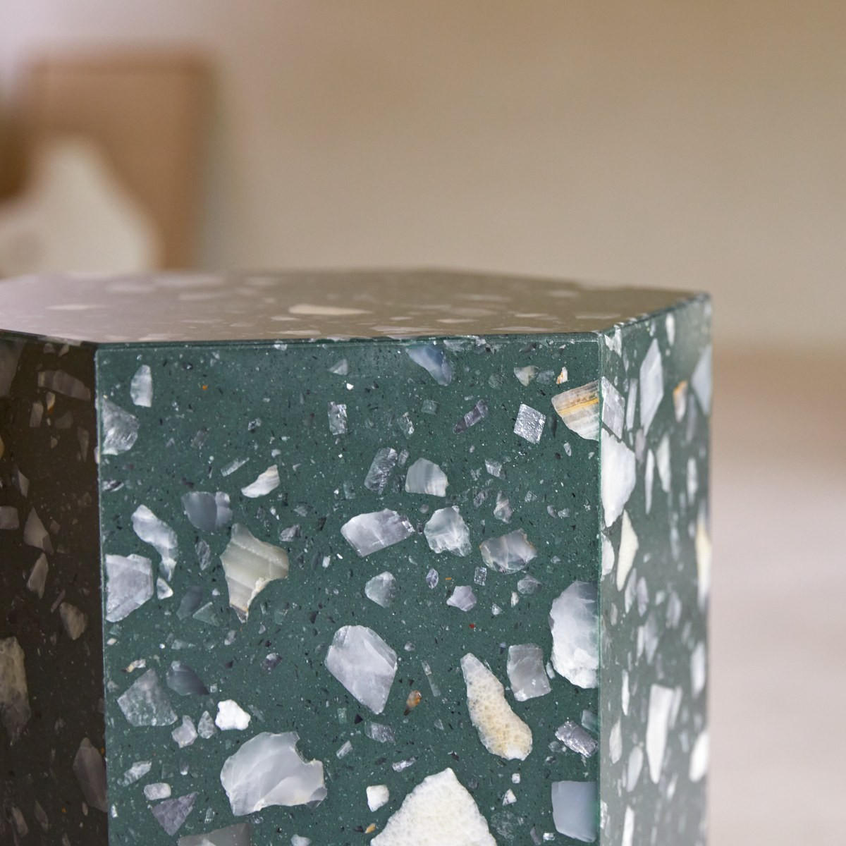 BEISTELLTISCH Zoé Dunkelgrün aus Premium-Terrazzo - Dunkelgrün, Stein (35/40/50cm) - Tikamoon