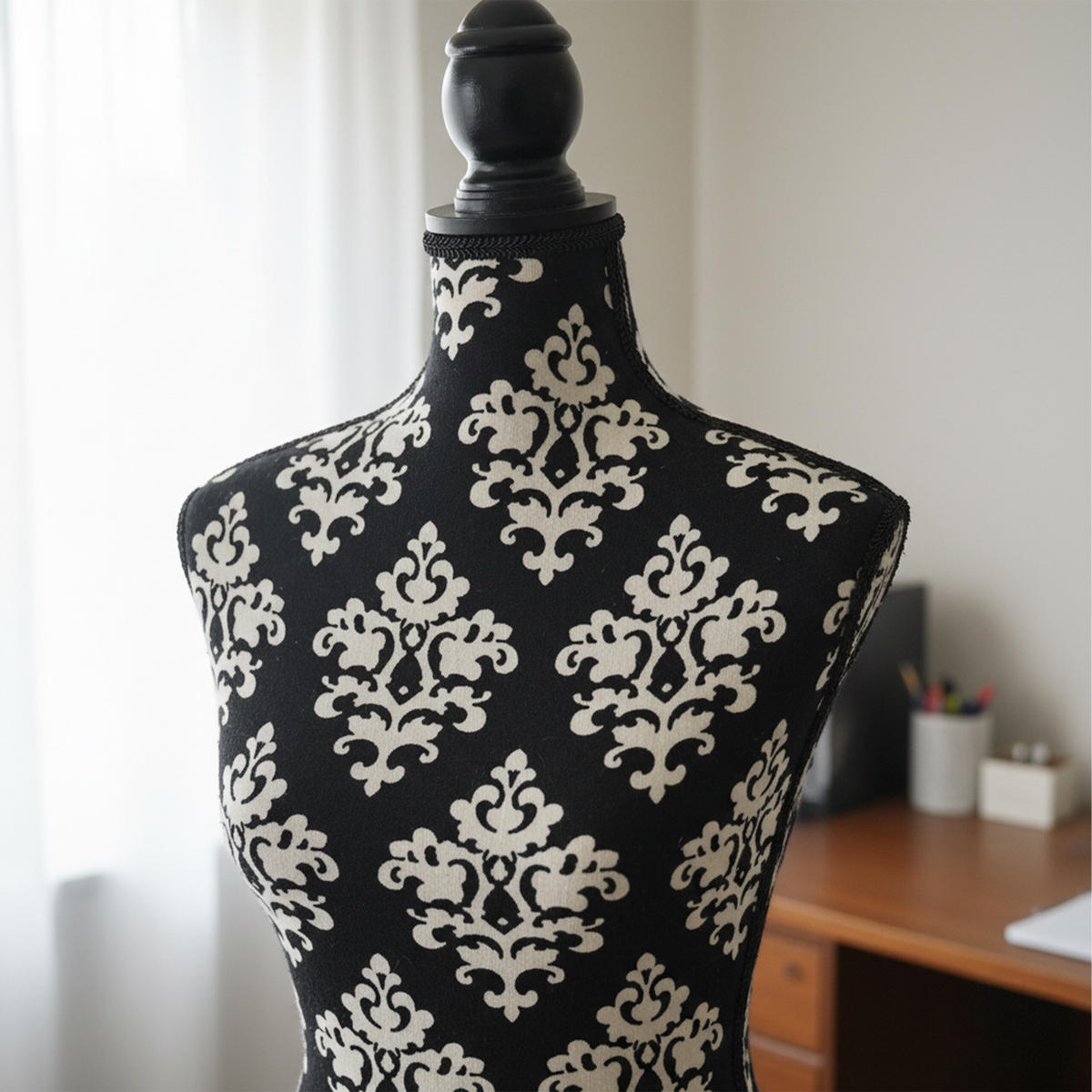 MANEKÝNKA - čierna, drevo/textil (41/167/34cm) - Relaxdays