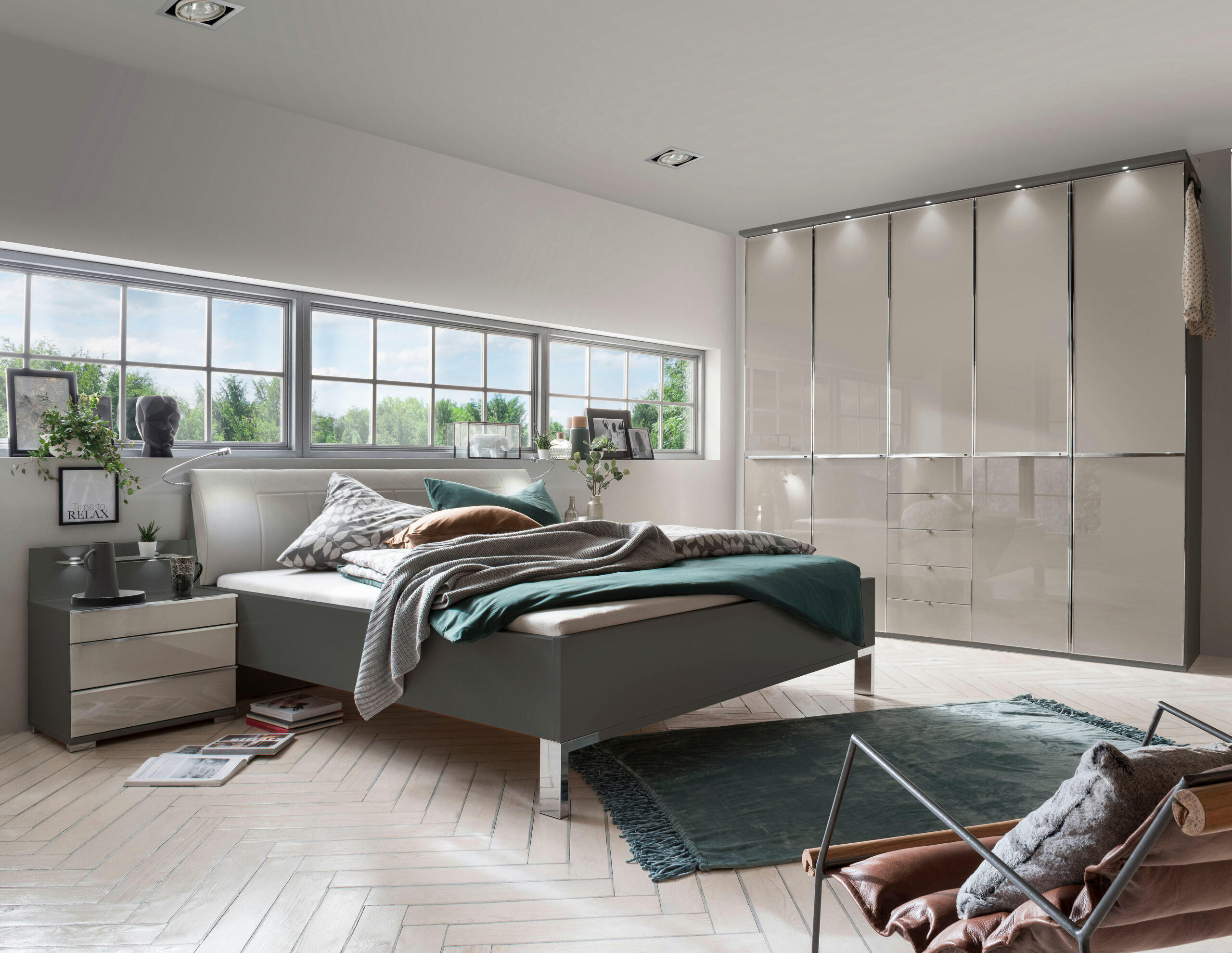 SCHLAFZIMMER Sentara in Havanna und Kieselgrau 4-teilig mit Kleiderschrank 250cm Breite inkluisve Beleuchtung, Doppelbett 180x200cm, zwei Nachttische - Braun, Holzwerkstoff (80/200/120cm)