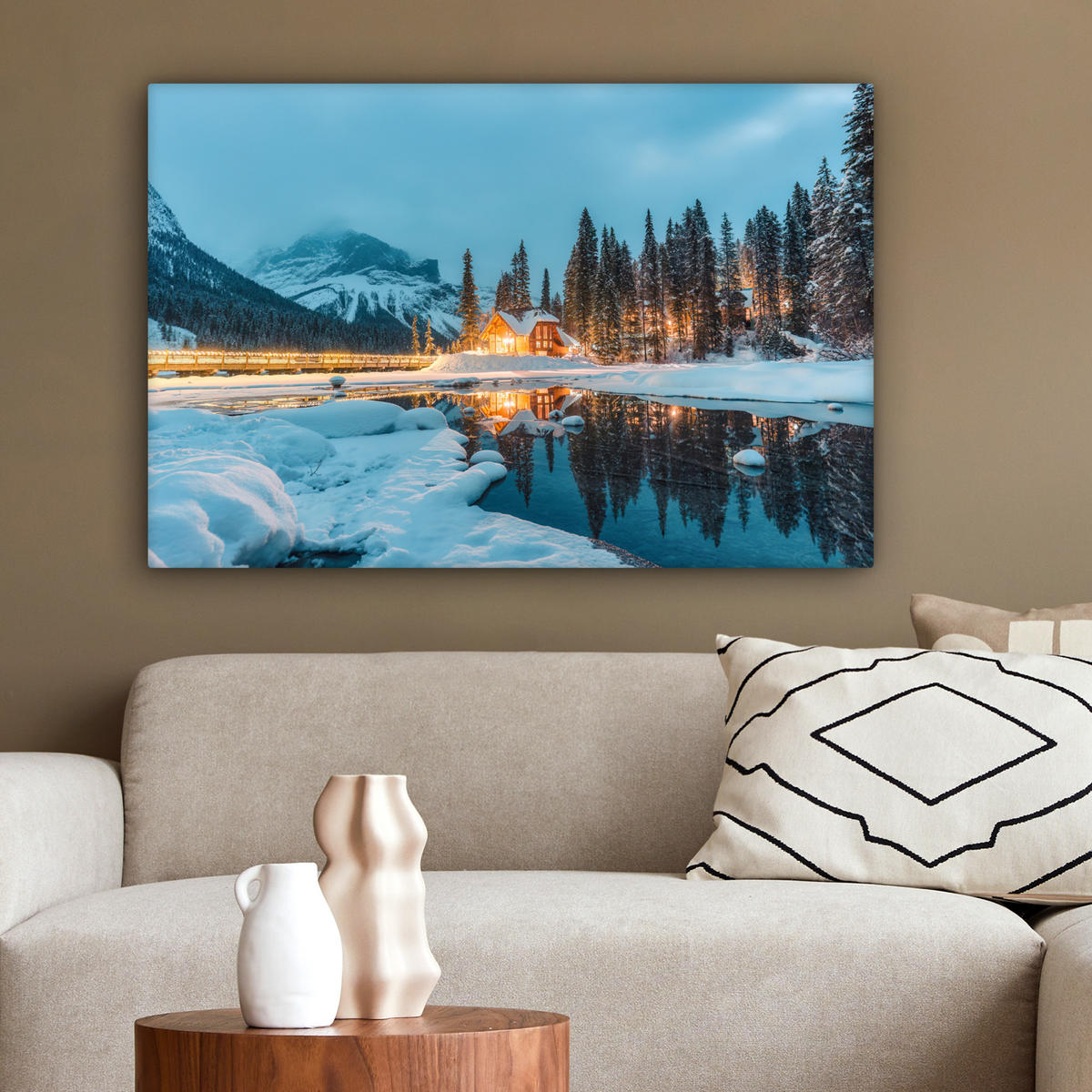 LEINWANDBILD Winterlandschaft - Natur - Haus - Berge - Schnee Wanddeko 90x60 cm - Hellblau, Textil (90/60cm) - MuchoWow