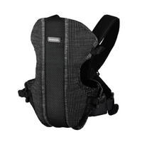 BABYTRAGE Gwen Fly schwarz Strickstoff, Bauchtrage, Rückentrage, Cross-Body-Sicherung, 9 kg - Schwarz, Textil (22/10/32cm) - Kikka boo