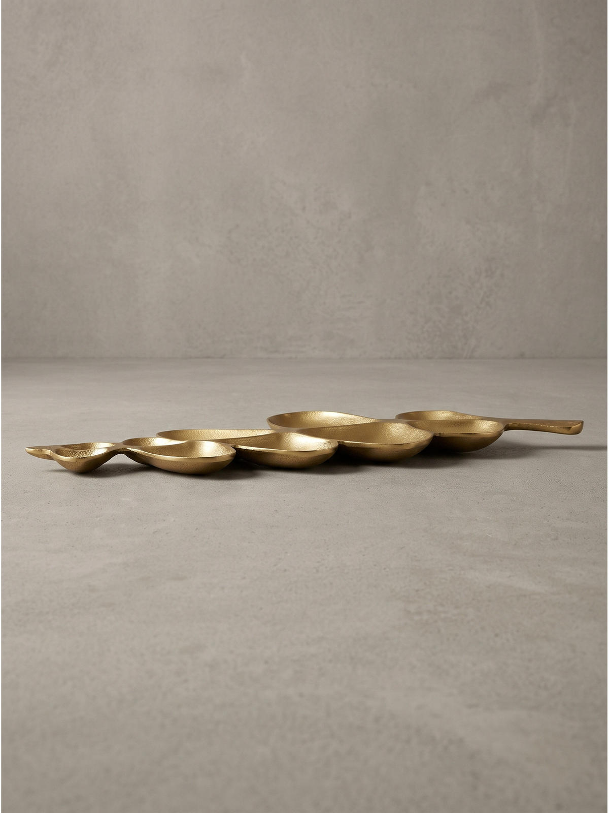 DEKOSCHALE NUMANA, Aluminium, handgefertigt, Gold, 60,5 x 17,5 x 3 cm - Goldfarben, Metall (3cm) - KADIMA DESIGN