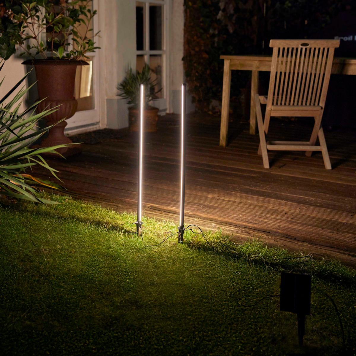 SOLAR-LED-GARTENSTECKER - warmweiß mit Dämmerungssensor und wetterfestem Design für Garten und Terrasse - Weiß, Kunststoff (3.5/3.5/77cm) - Northpoint