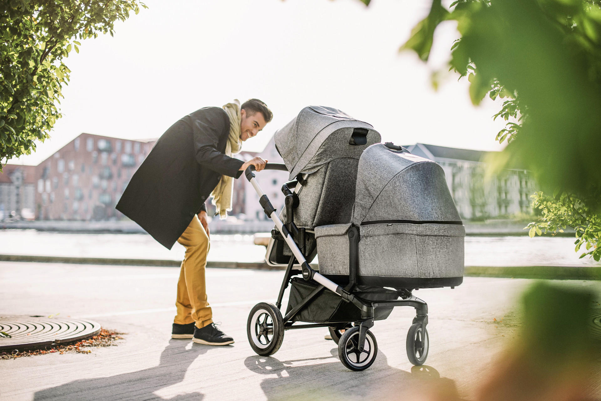 Kinderwagen grau