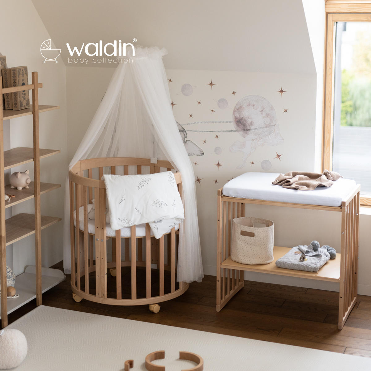 BABYBETT NATUR OVAL 7in1 mit Matratze und Himmelset - Naturfarben/Weiß, Holz/Textil