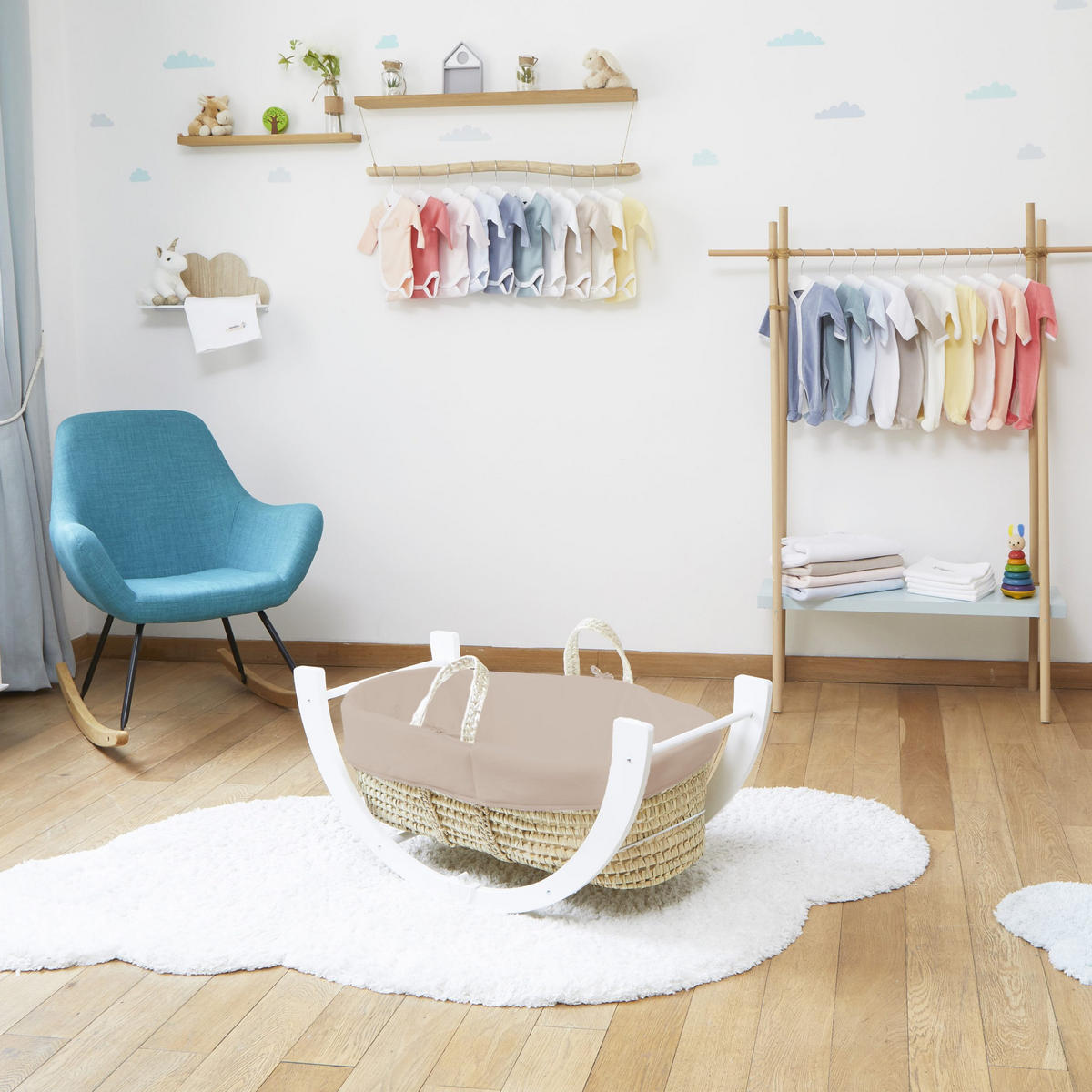 BABYTRAGEKORB mit umdrehbarem Gestell braun - Haselnussfarben, Naturmaterialien (29/78cm) - Premiers Moments