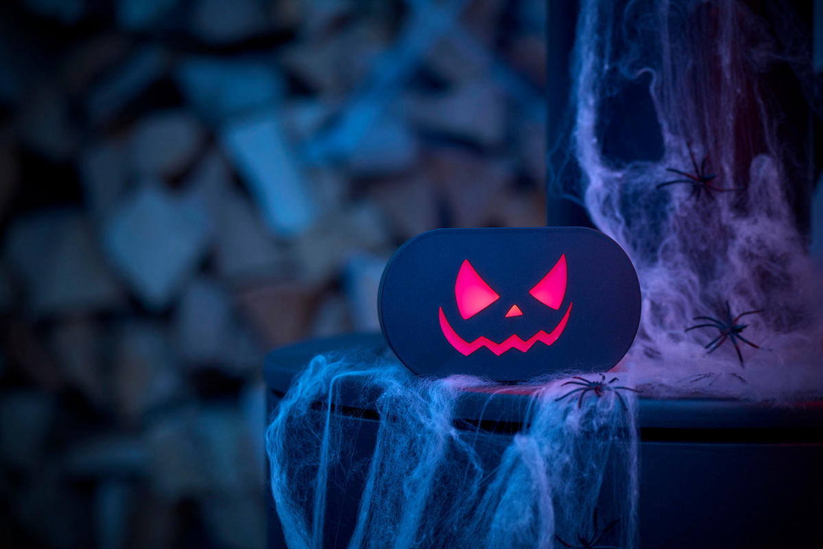 HALLOWEEN-SOUNDBOX - gruselige Geräusche mit roten LEDs und Bewegungsmelder, Akku wiederaufladbar, ideal für Partys - Weiß, Kunststoff (4.6/13.6/8cm) - Northpoint