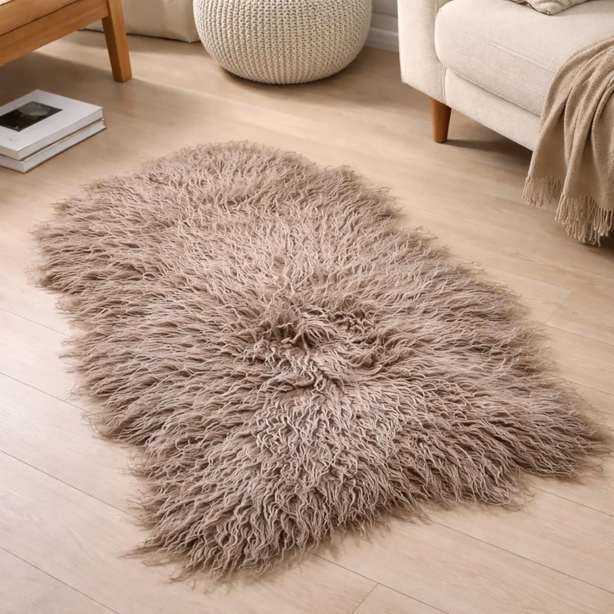 LAMMFELL Island Langhaar natur lockig weich Premium Hell Taupe ca. 135 cm - Taupe, Fell (75/135cm) - Provellus