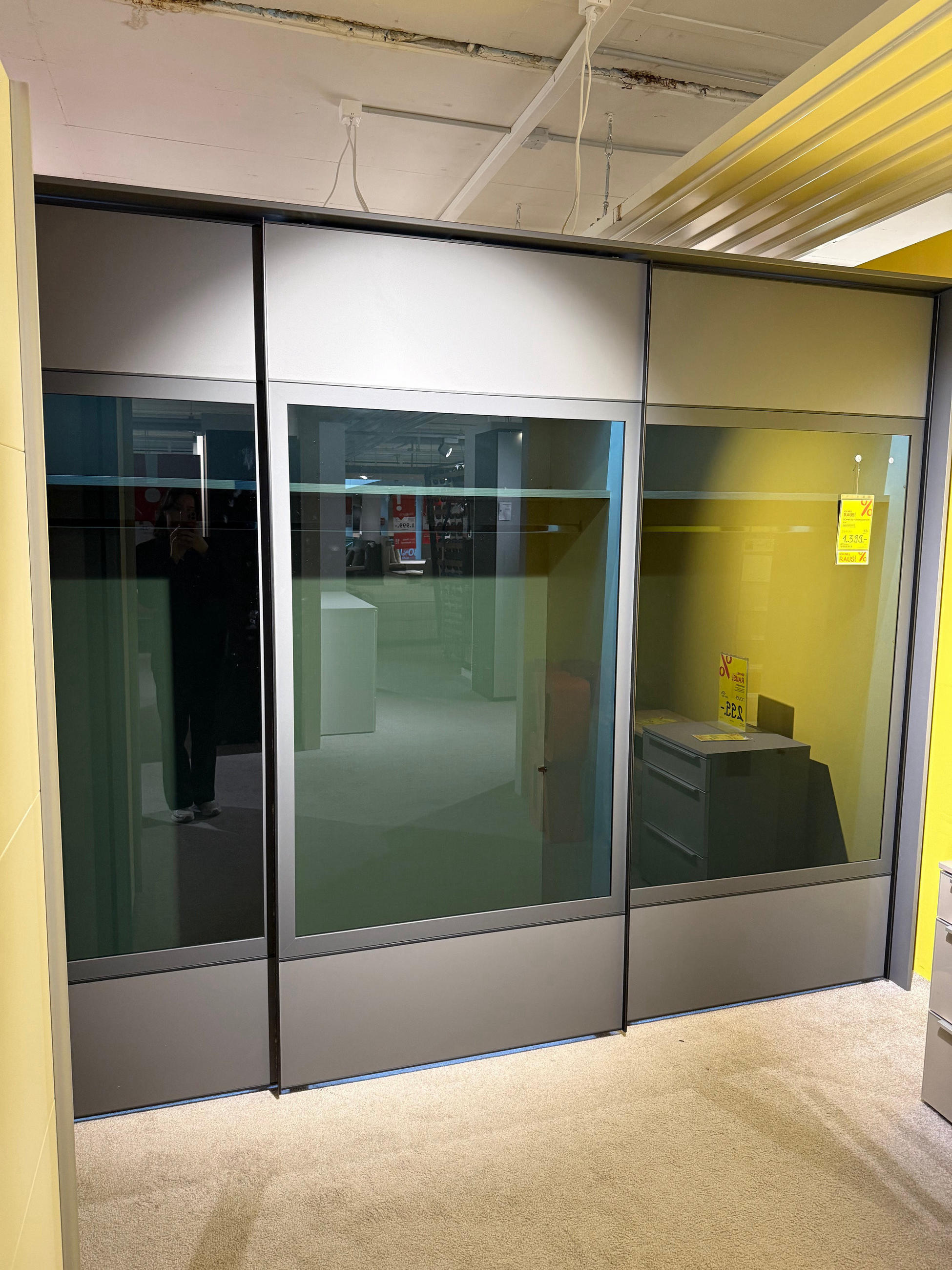 Schwebetürenschrank