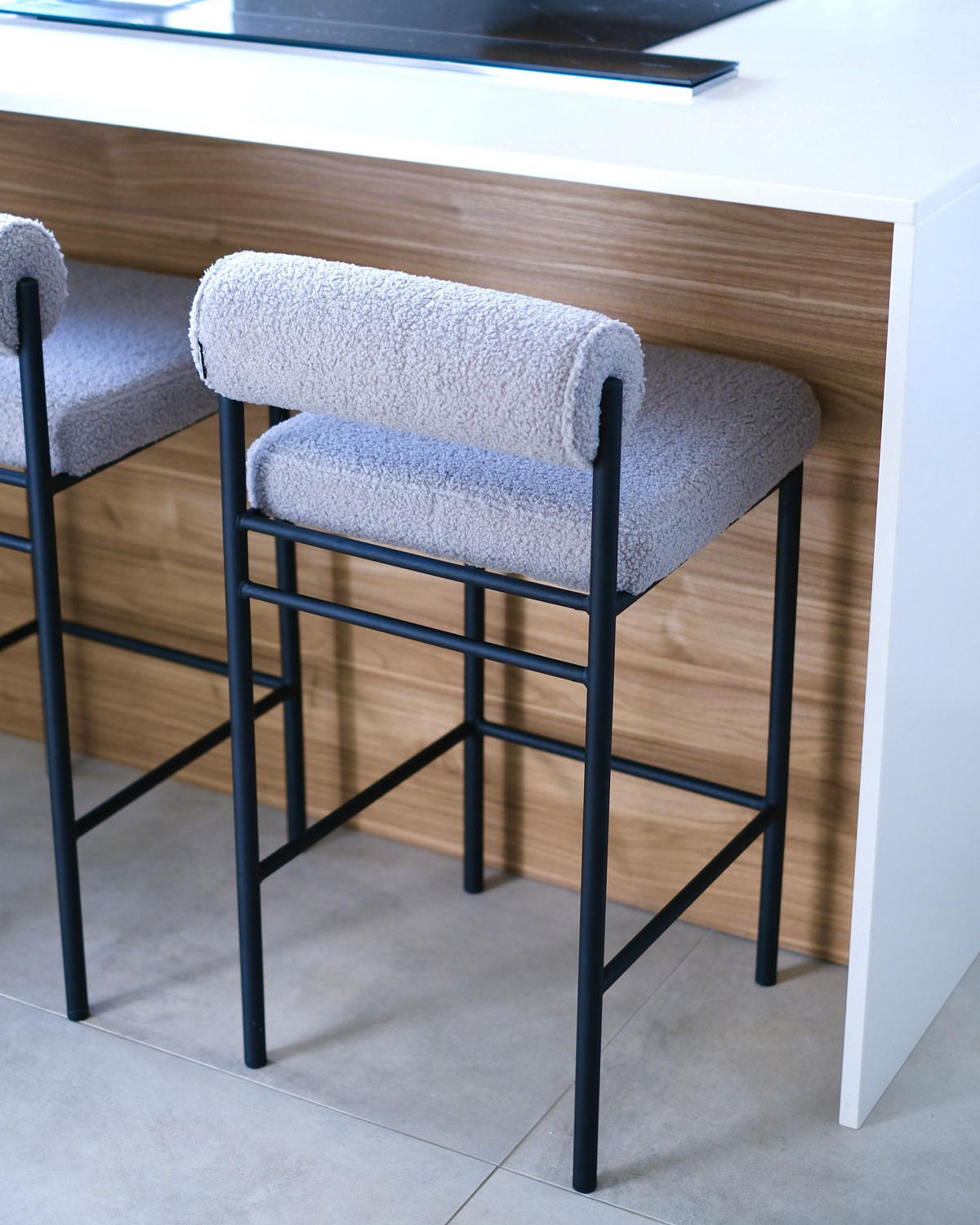 SCAUNE DE BAR set de 2 bouclé gri Amaya - gri, material textil (42/82/42cm) - Beliani