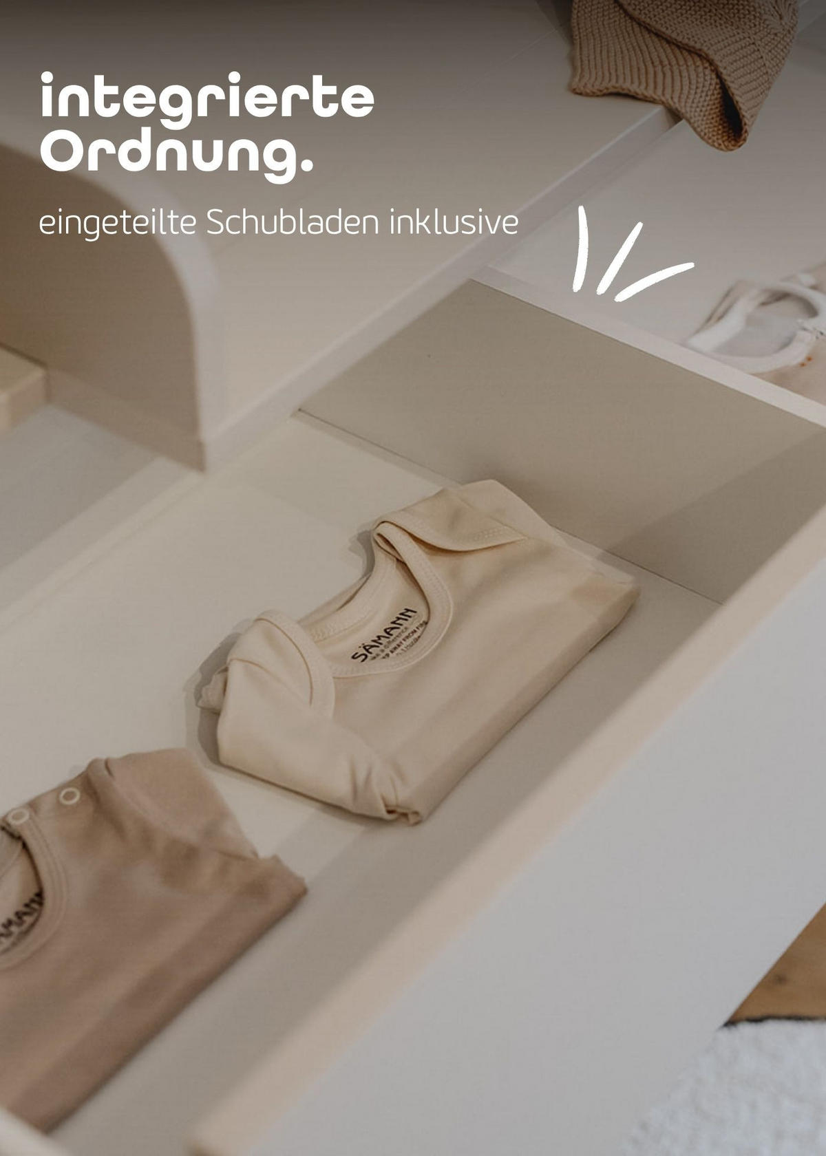 WICKELKOMMODE EDEN – Push-to-Open, Touch-Close, abnehmbarer Wickelaufsatz & Schubladen mit Fächern - sahara dust - Buchefarben/Sahara, Holzwerkstoff/Buchenholz (71/94/114cm) - Sämann – make a difference.
