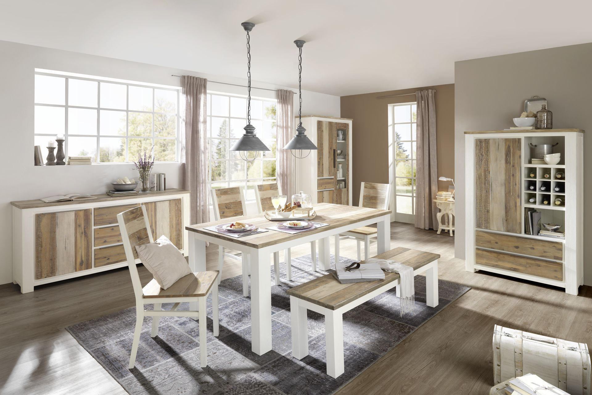 Jedáleň kombinácia bielej a dubového dekoru