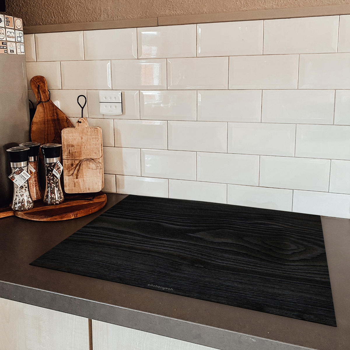 HERDABDECKPLATTE Schwarz - Holzoptik Herdabdeckung Induktionsfeld 70x52 cm - Schwarz, Kunststoff (70/52/0.2cm) - MuchoWow