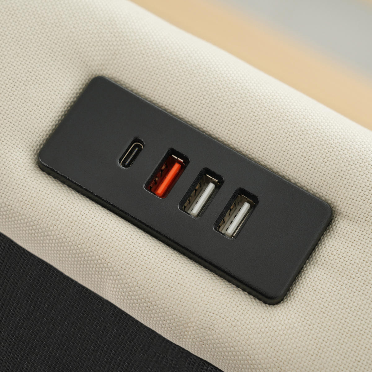 ČALÚNENÁ posteľ z ľanu 160x200 cm béžová s LED osvetlením, USB a USB-C, hydraulickým úložným priestorom - béžová, textil (160/200cm) - Modfu