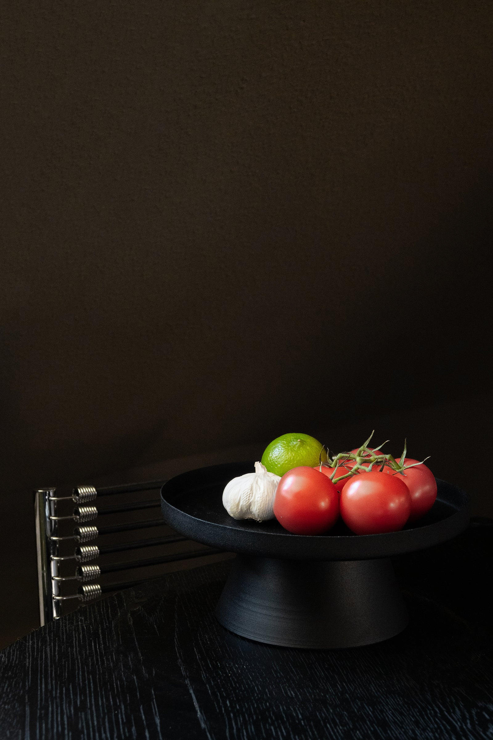 DEKOTABLETT auf Ständer Enisa in Schwarz Ø 26 cm - Schwarz, Metall (26/11cm) - LaLe Living