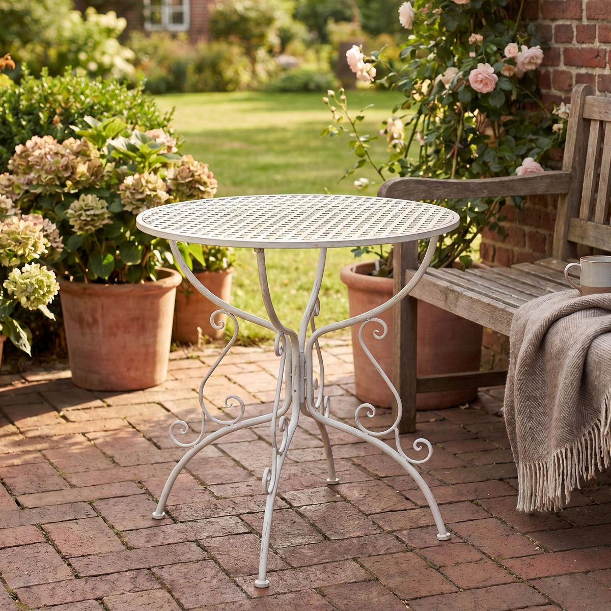 GARTENBEISTELLTISCH rund Ø70 cm Metall antik weiß - Weiß, Metall (70/70/74cm) - CLP