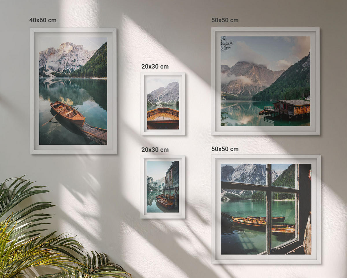 WANDBILDER 5er-Set - 50x50 cm & 20x30 cm & 40x60 cm Weißer Rahmen - See, Berge, Boote, Hütte, Fenster - Weiß, Kunststoff (40/60cm) - ArtPrintCave