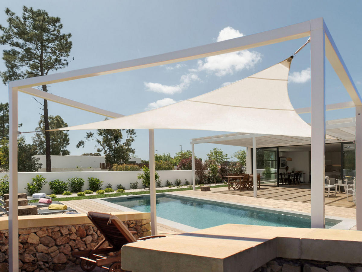 SONNENSEGEL cremeweiß dreieckig 300/300/300 cm Lukka - Weiß, Kunststoff (300/300cm) - Beliani