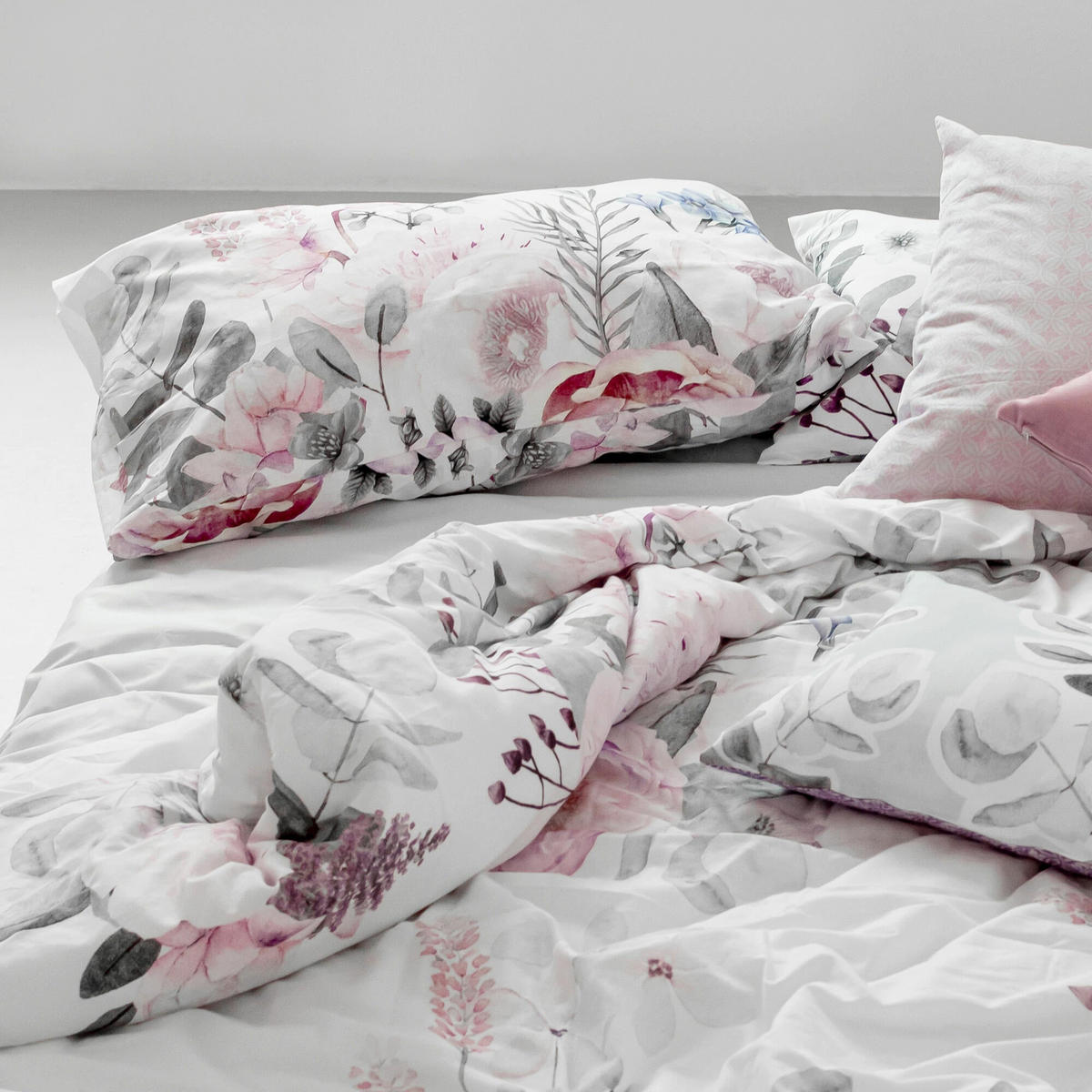 KISSENBEZUG delicate bouquet 80x80 cm mehrfarbig - Multicolor, Textil (80/80cm) - Happy Friday