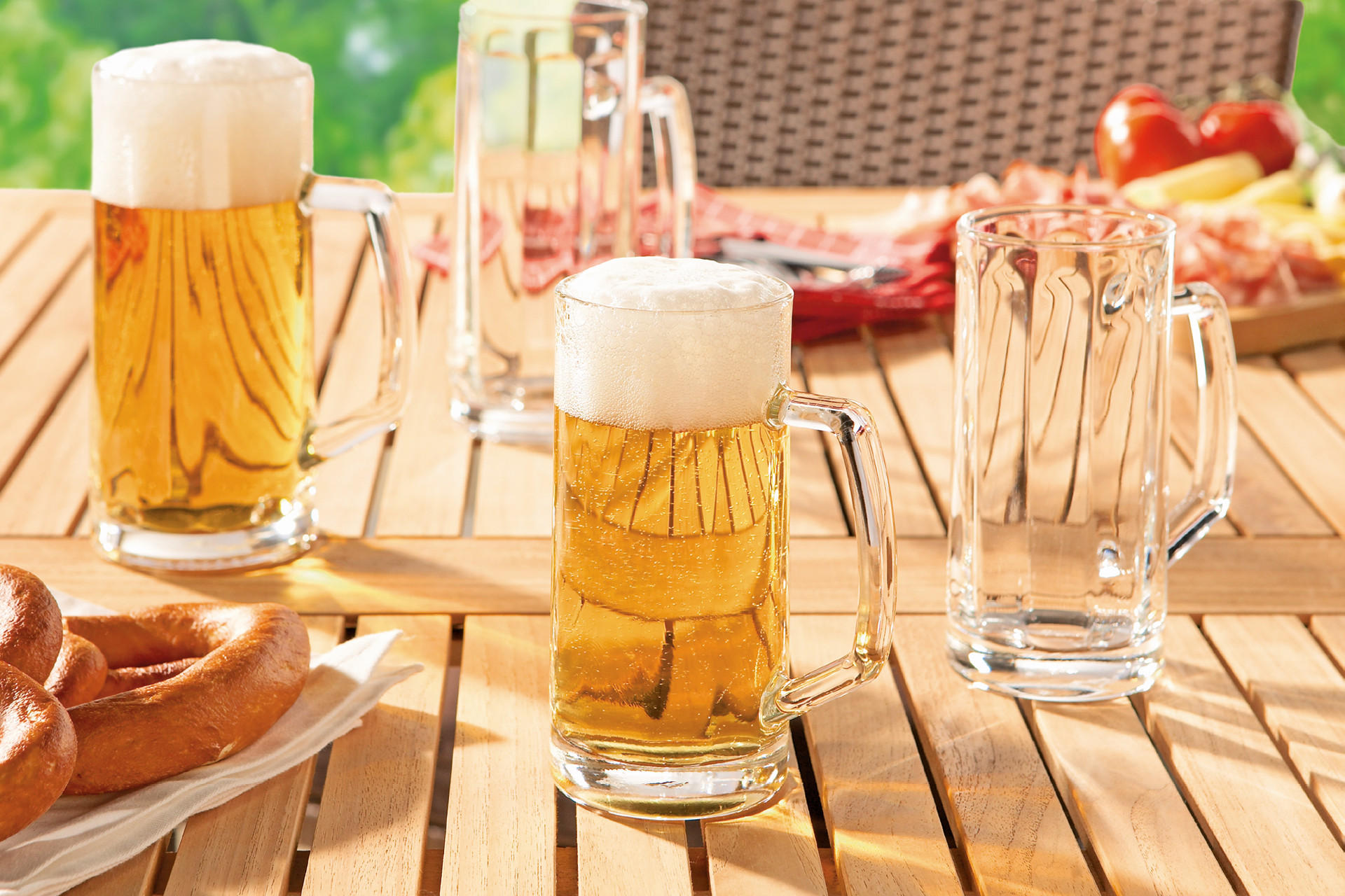 Točené pivo v půllitru a občerstvení