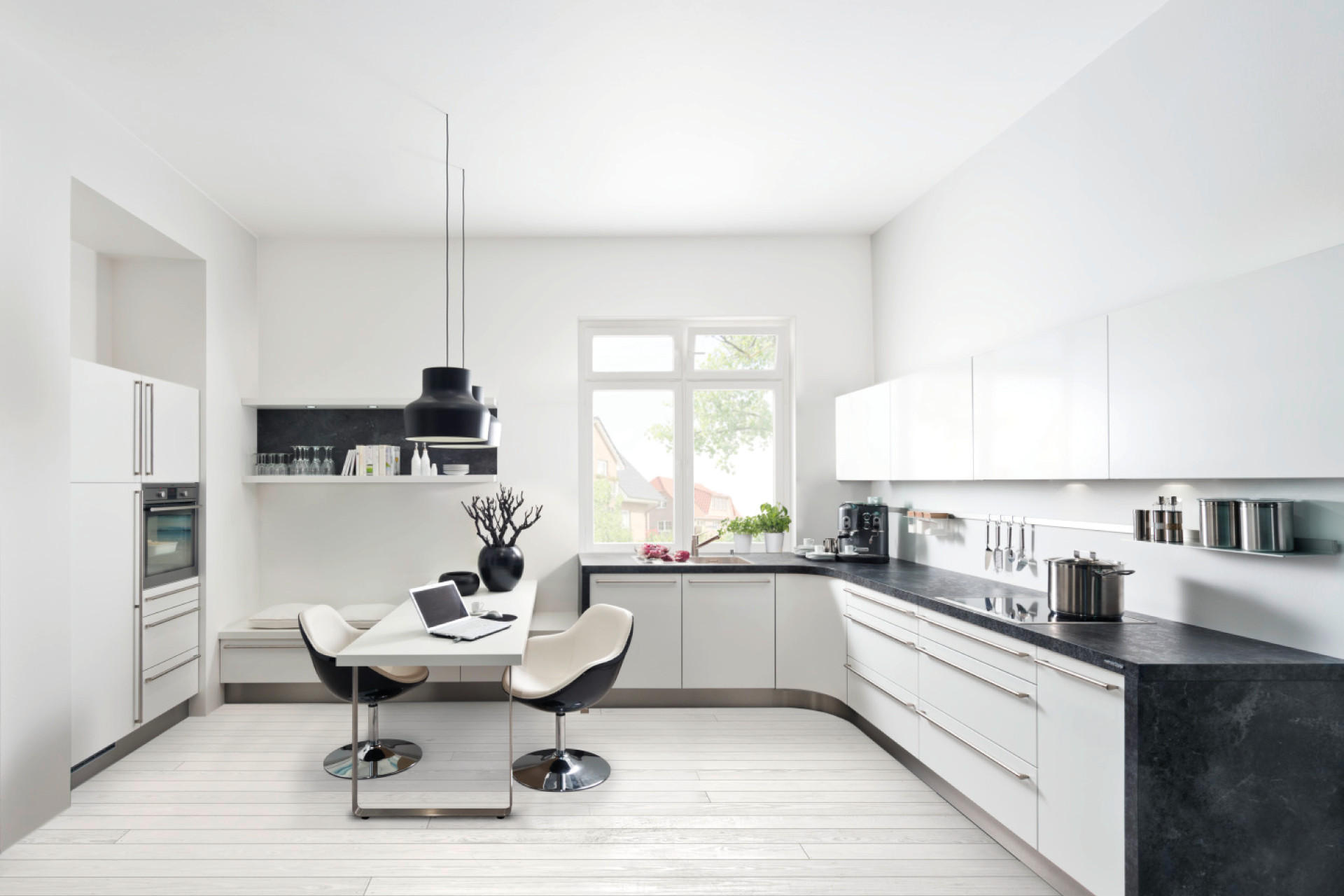 Home lack. Nolte Soft lack. Белые кухни. Белая кухня в интерьере. Кухня в белых тонах.