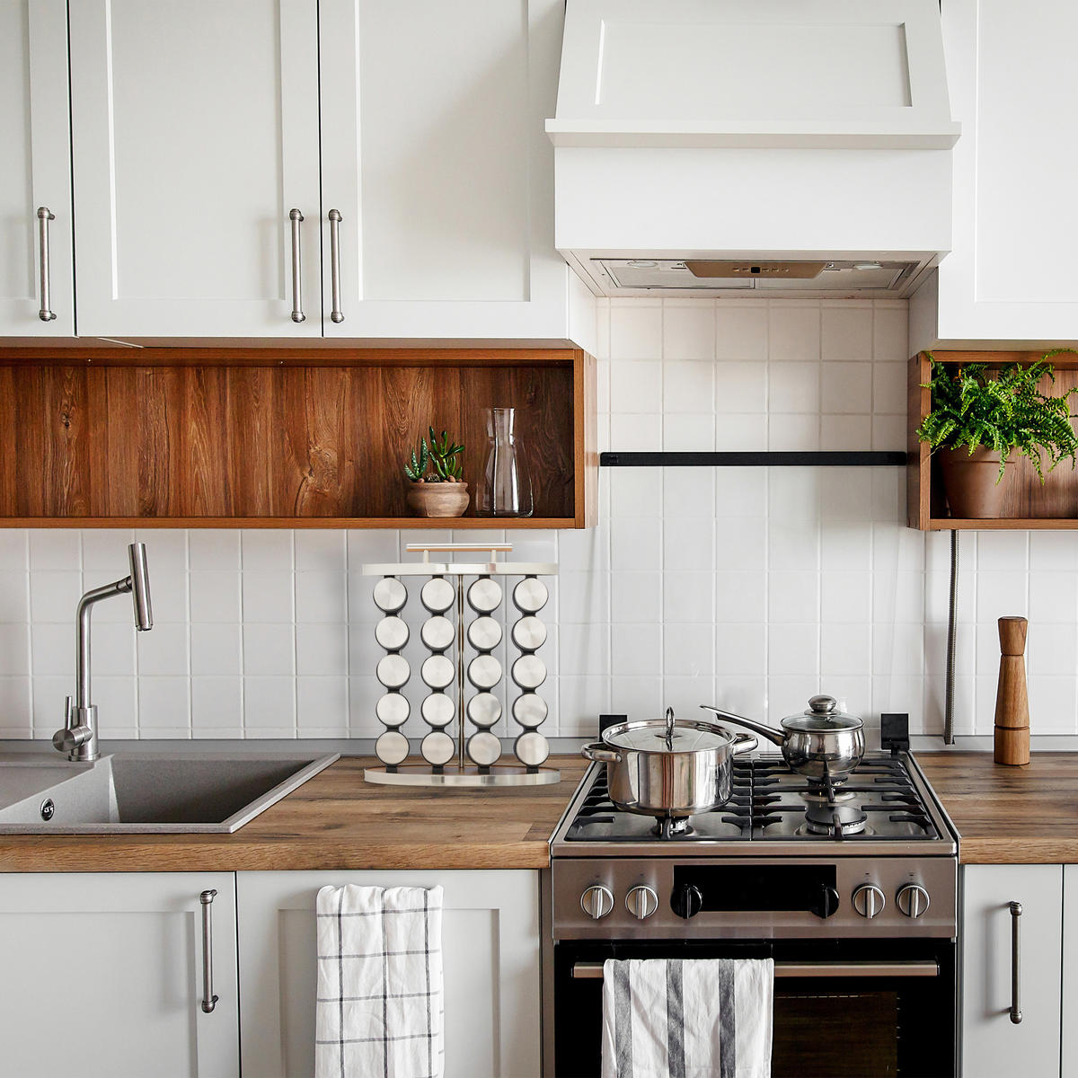 21-DIELNY stojan na korenie - viacfarebná, kov/kompozitné drevo (28/35/12cm) - Relaxdays